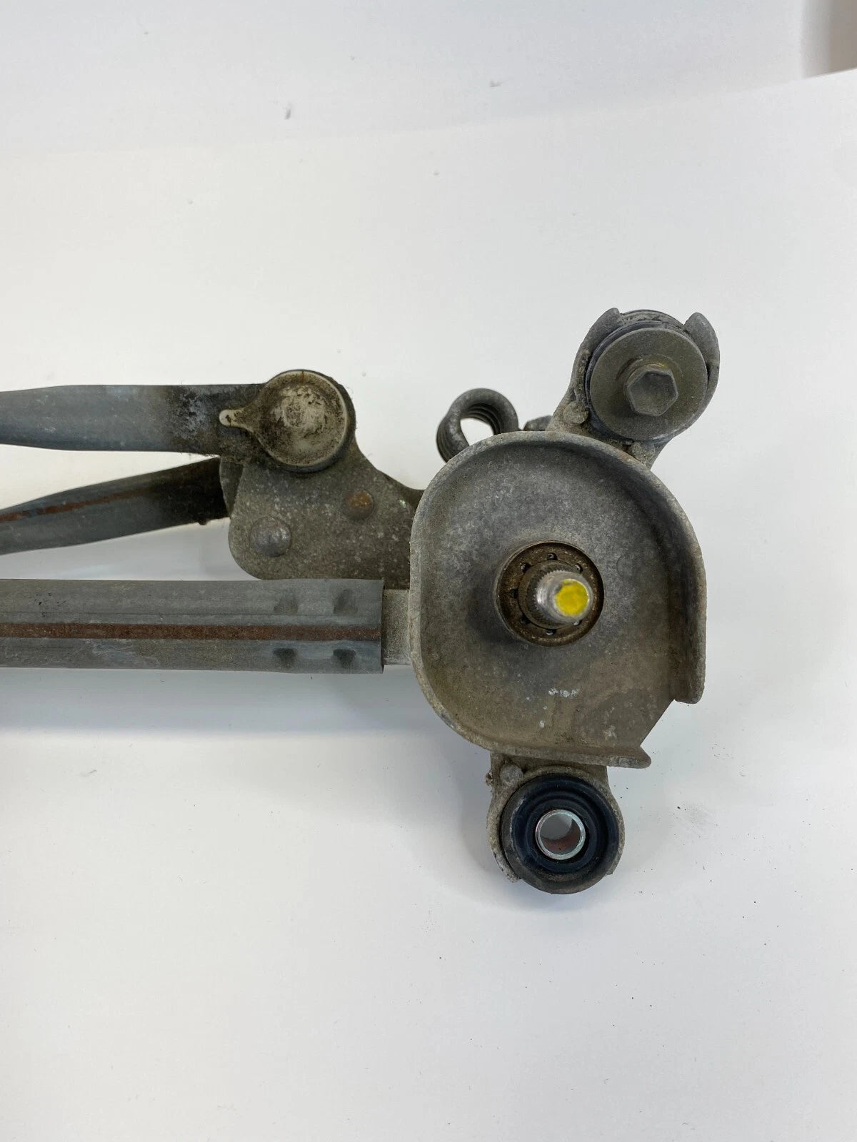 2005-2010 SCION TC FRONT WINDSHIELD WIPER MOTOR TRANSMISSION LINKAGE 8511021080