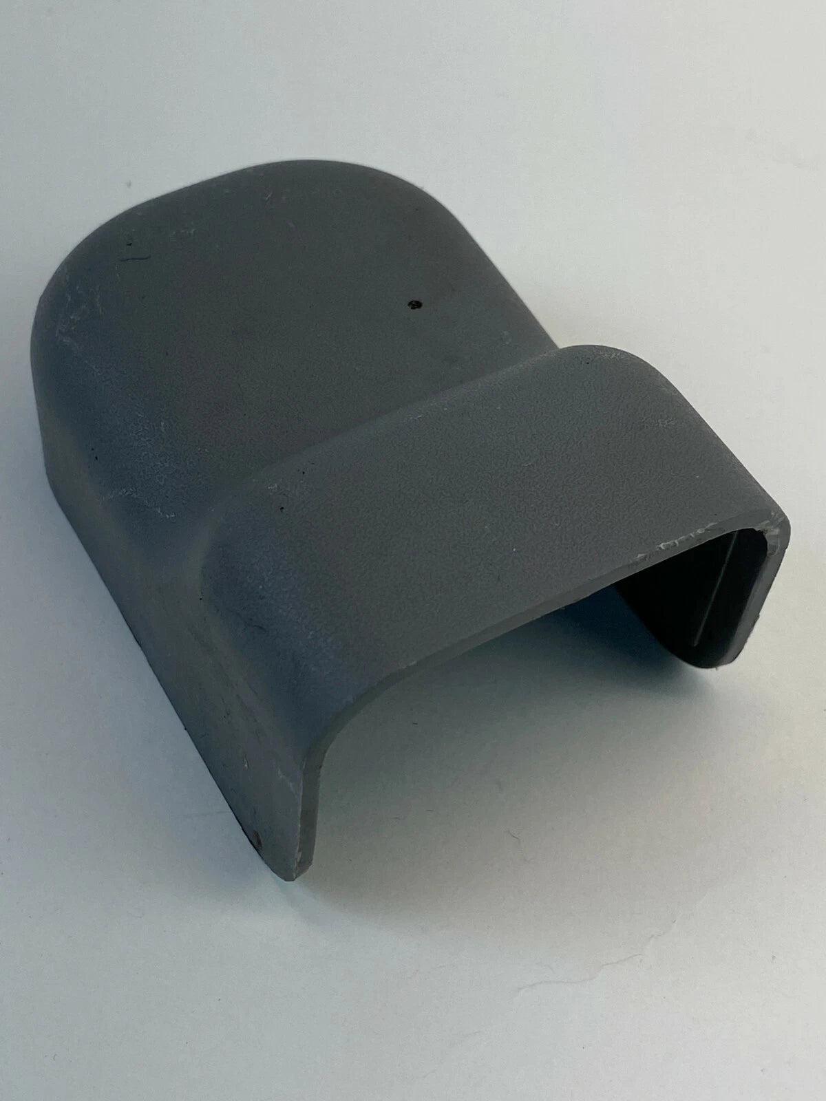 07 08 HYUNDAI ELANTRA SEDAN FRONT SEAT TRACK CAP COVER TRIM PANEL 88567-3K000