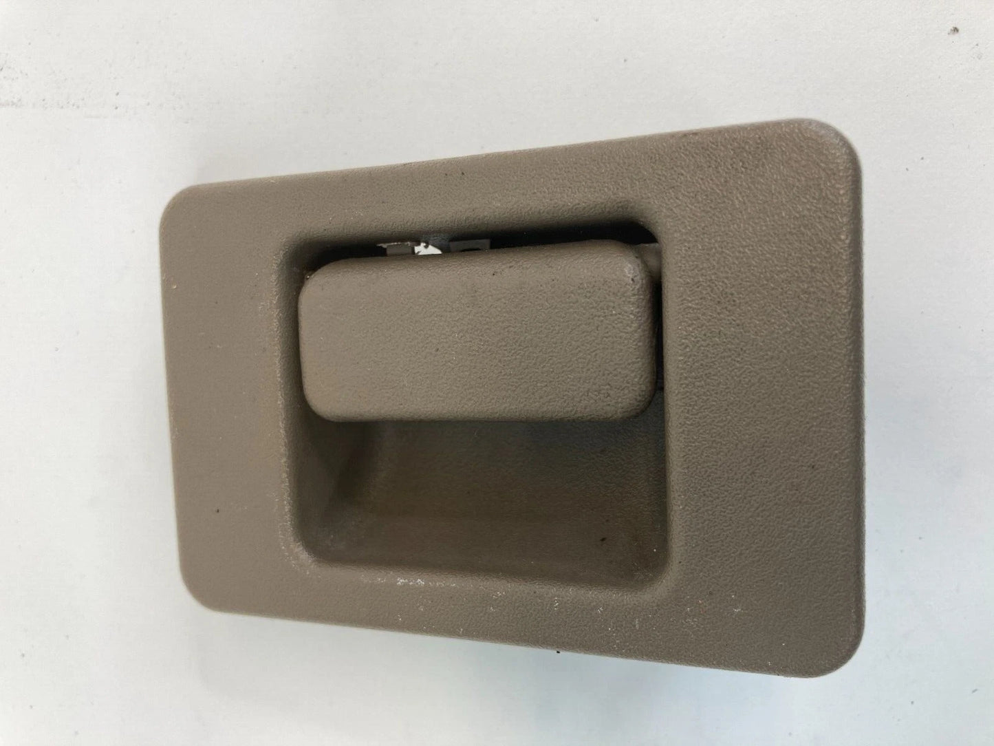 2002-2005 FORD EXPLORER GLOVE BOX LOCK LATCH HANDLE RELEASE YL2A-1006004-AAW OEM