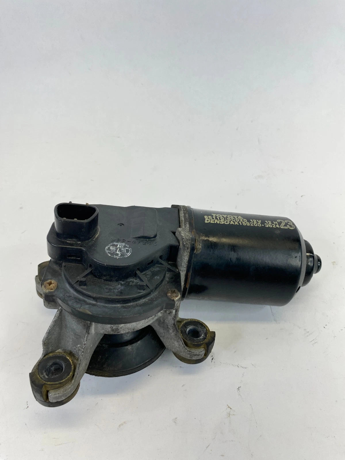 2000-2006 TOYOTA TUNDRA FRONT WINDSHIELD WIPER MOTOR ASSEMBLY 85110-0C020