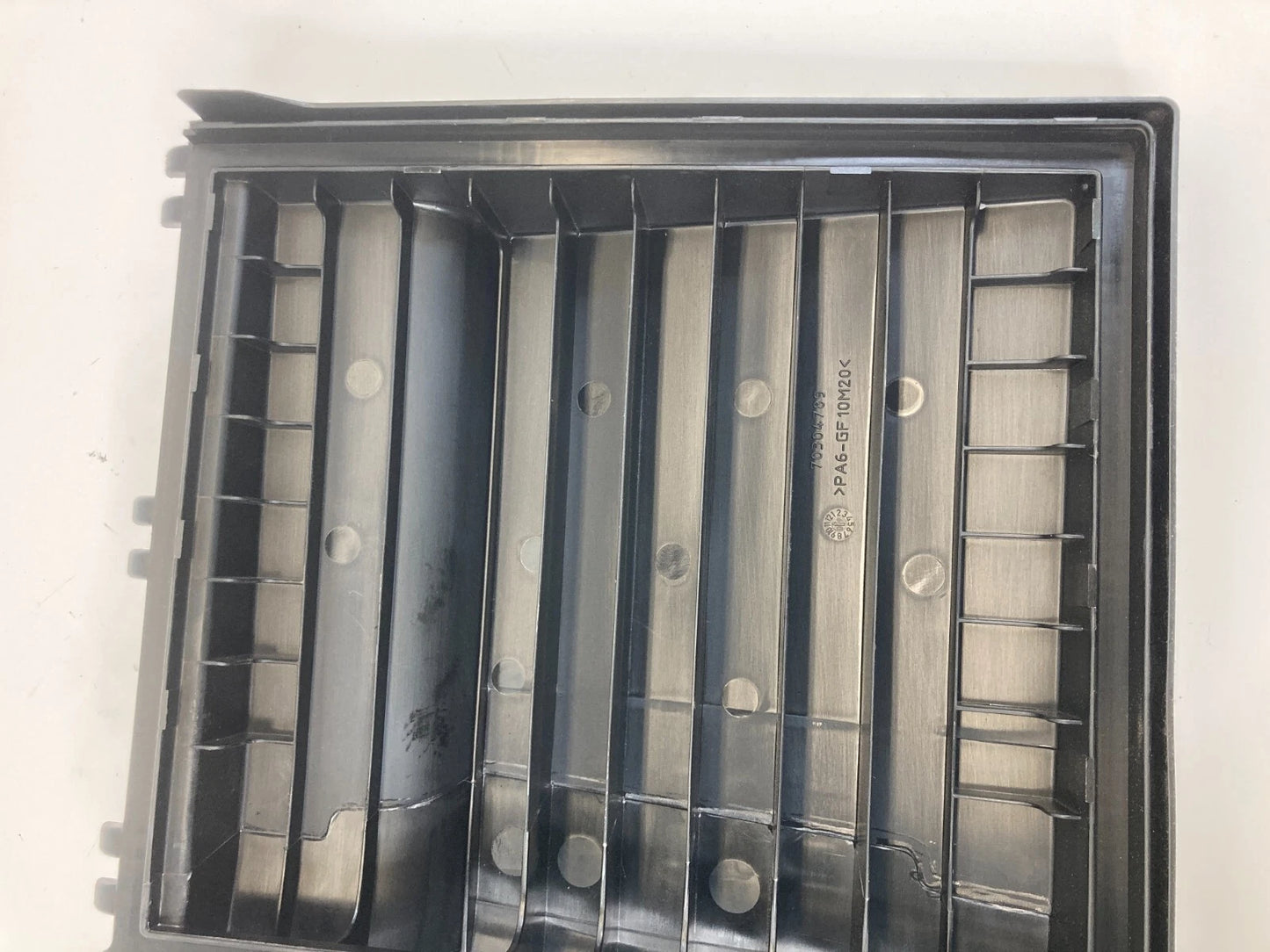 2009 2010 BMW 535XI AIR CLEANER FILTER BOX UPPER HOUSING COVER 70304789 OEM