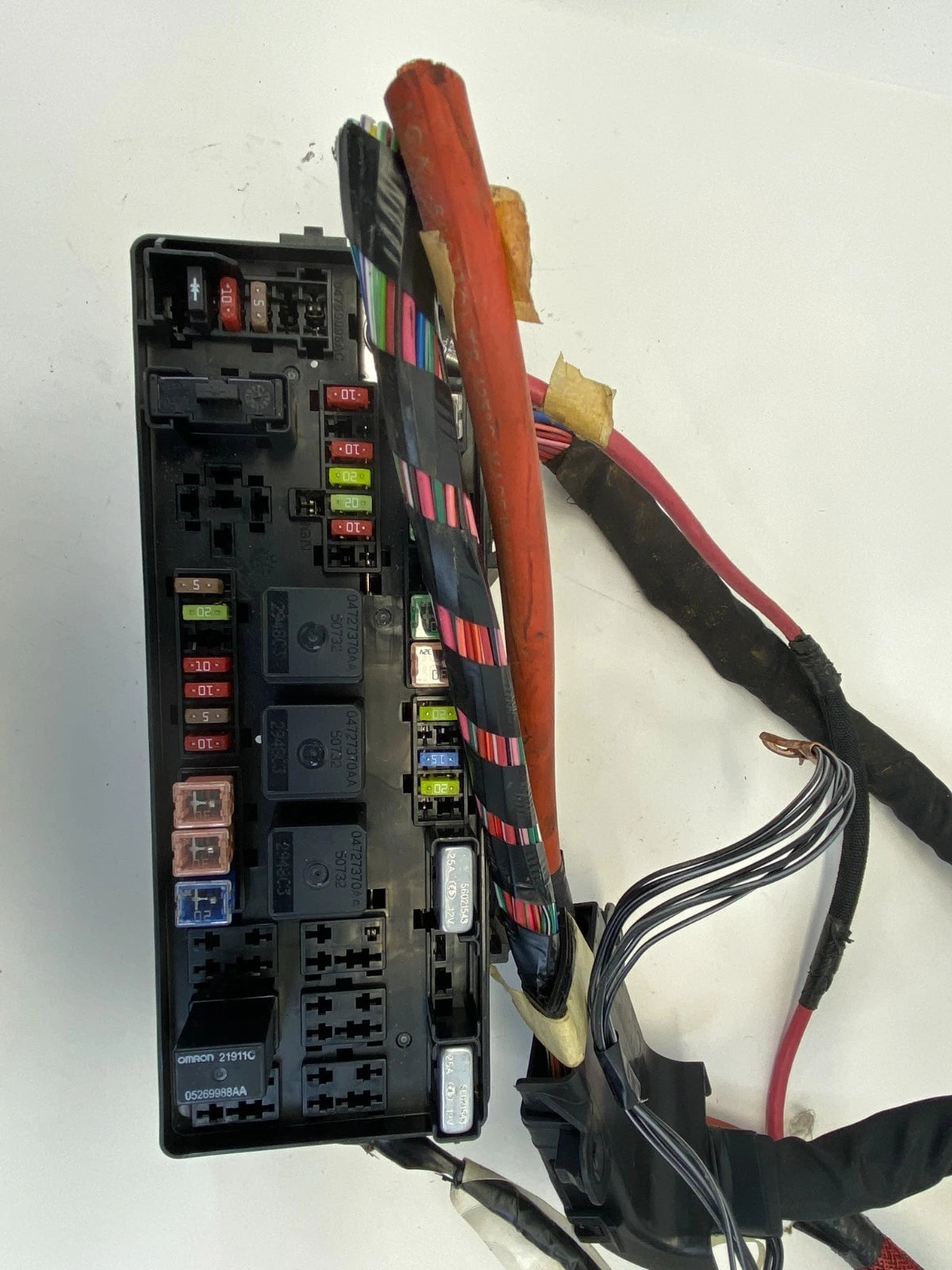 2010 CHRYSLER 300 REAR POWER DISTRIBUTION CENTER FUSE BOX FACTORY 68028014AB OEM