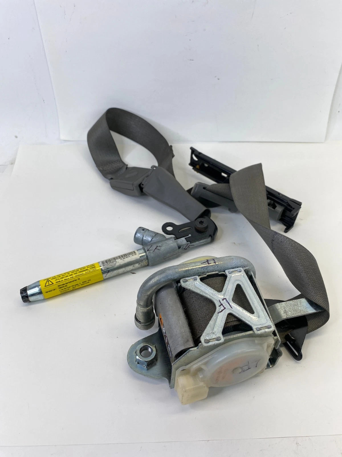 2013-2015 CHEVROLET MALIBU FRONT LEFT DRIVER SIDE SEAT BELT RETRACTOR OEM