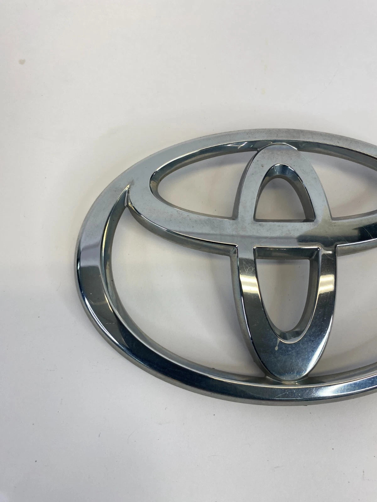 2009-2015 TOYOTA VENZA FRONT GRILLE REAR LIFTGATE LOGO BADGE 75311-AA040 OEM