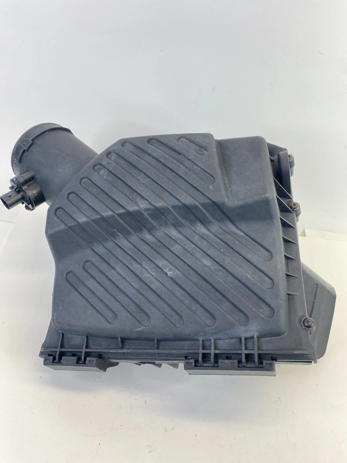 2010 2011 Buick LaCrosse 3.6L V6 Air Intake Cleaner Box Housing Assembly OEM