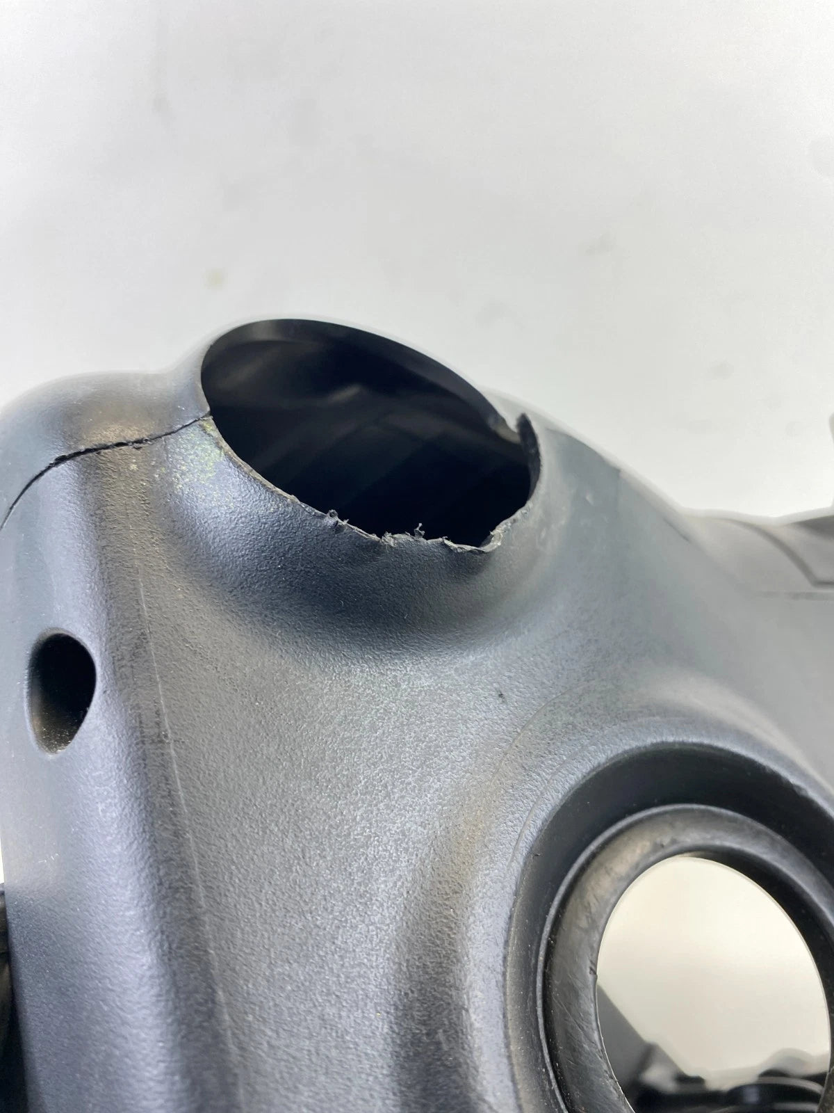 2013-2017 HYUNDAI ELANTRA GT STEERING COLUMN COVER TRIM SHROUD W/START BUTTON