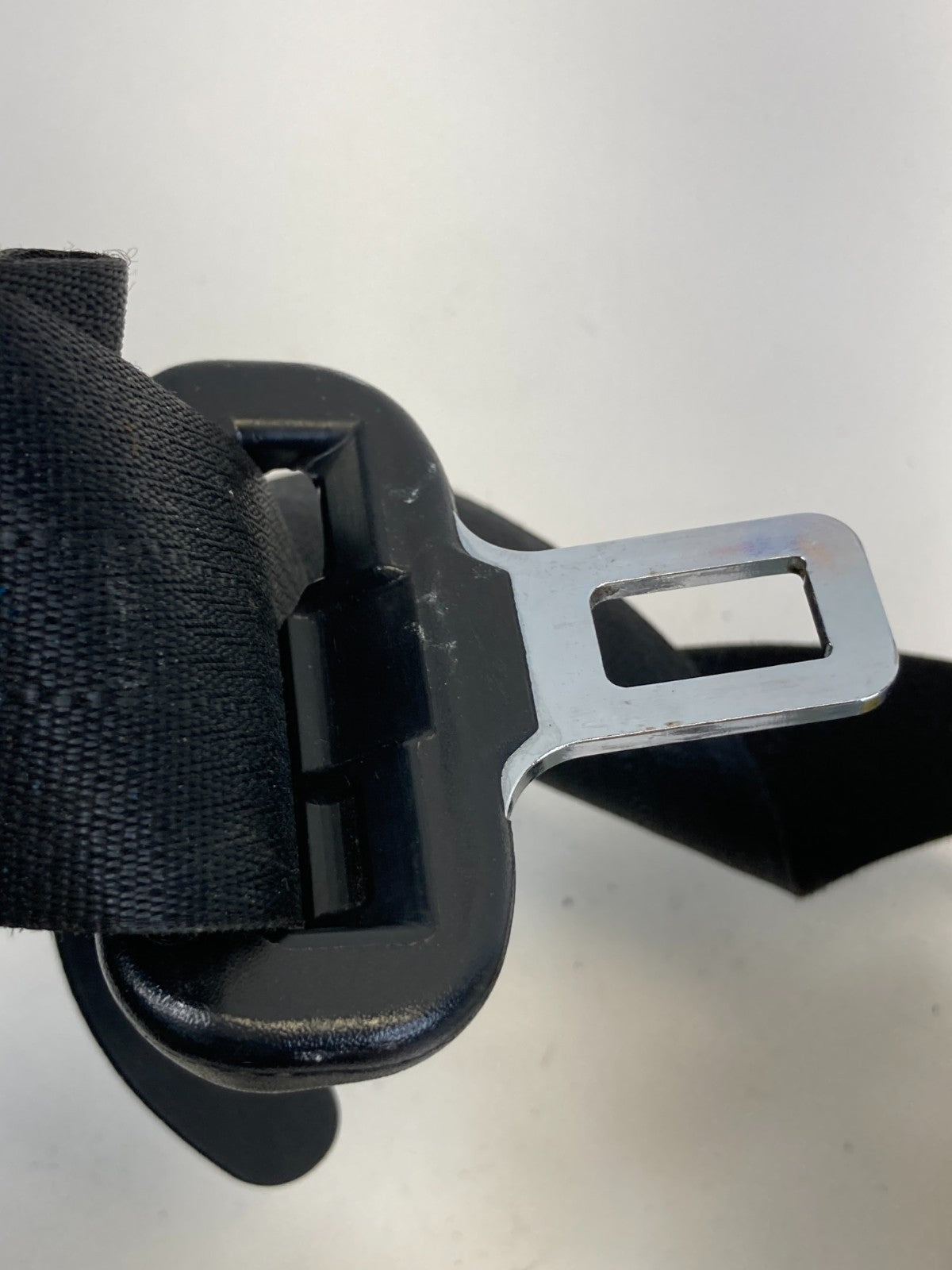 2011-2013 Dodge Durango Front Right Passenger Side Seat Belt Retractor Assy OEM