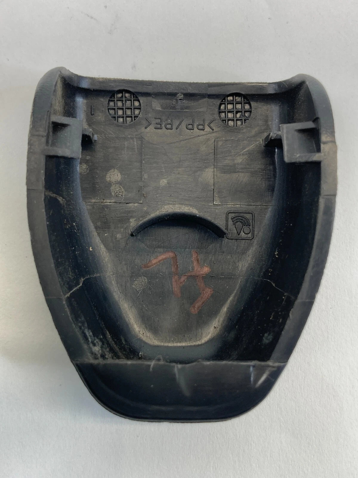 2006-2009 TOYOTA PRIUS FRONT LEFT DRIVER SIDE SEAT BELT GUIDE TRIM LOWER COVER