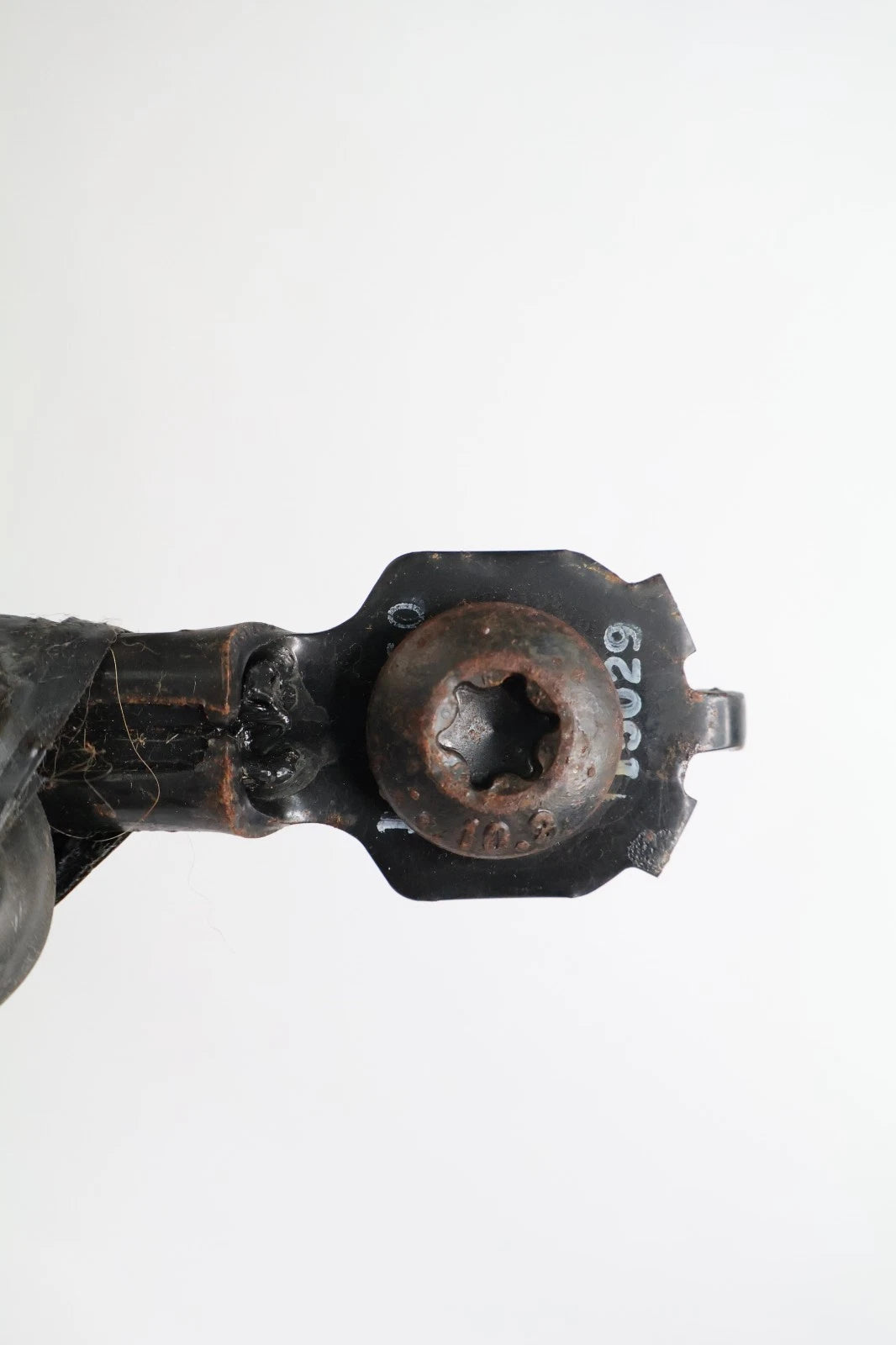 2013-2016 FORD FUSION FRONT RIGHT SEAT BELT BUCKLE SOCKET STALK DG9Z-5461203-AAU