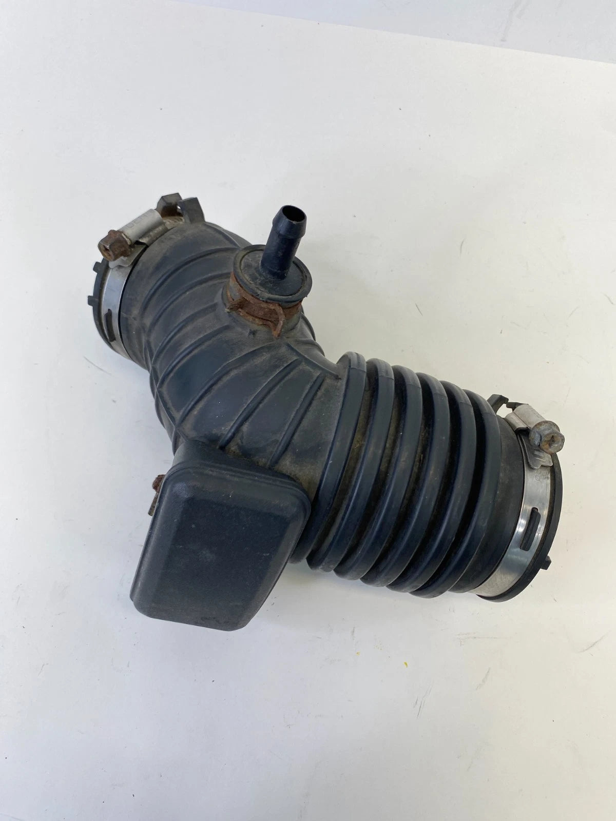 2017-2020 HYUNDAI ELANTRA 2.0L AIR CLEANER INTAKE DUCT HOSE TUBE 28140-F2400 OEM