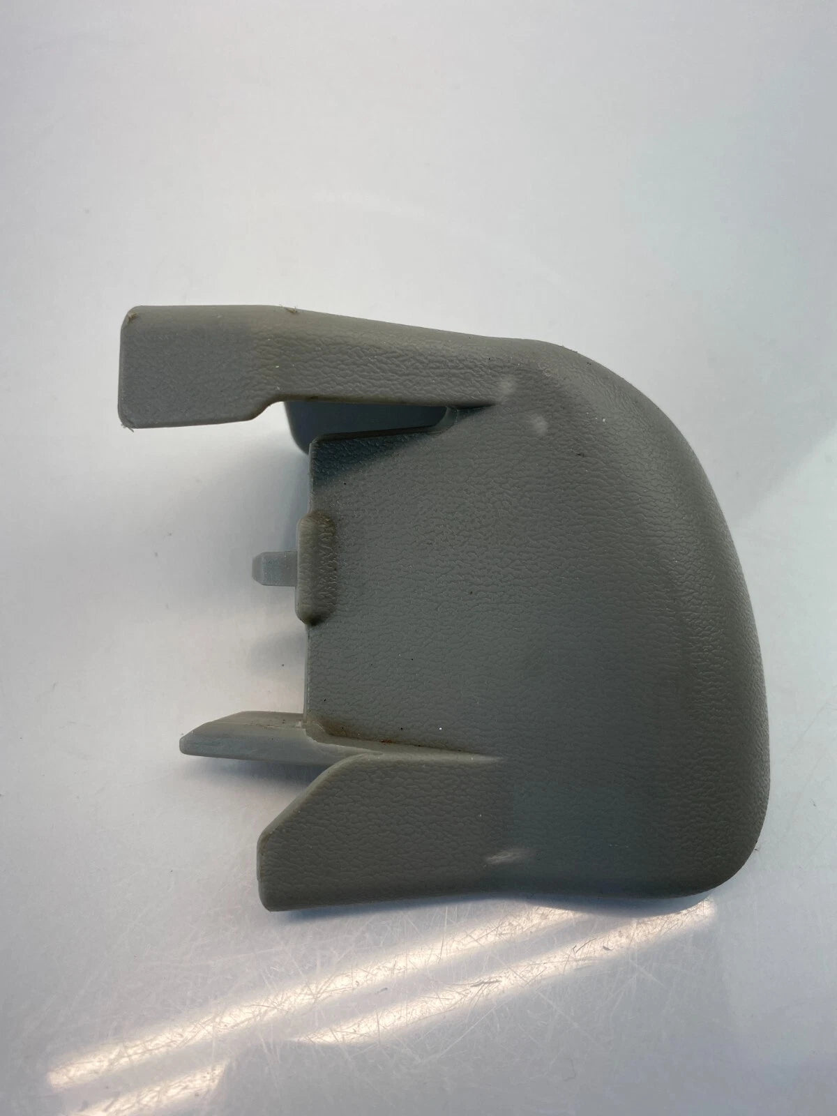 05 06 07 INFINITI G35 SEDAN FRONT SEAT BELT BOTTOM BOLT RAIL COVER CAP OEM