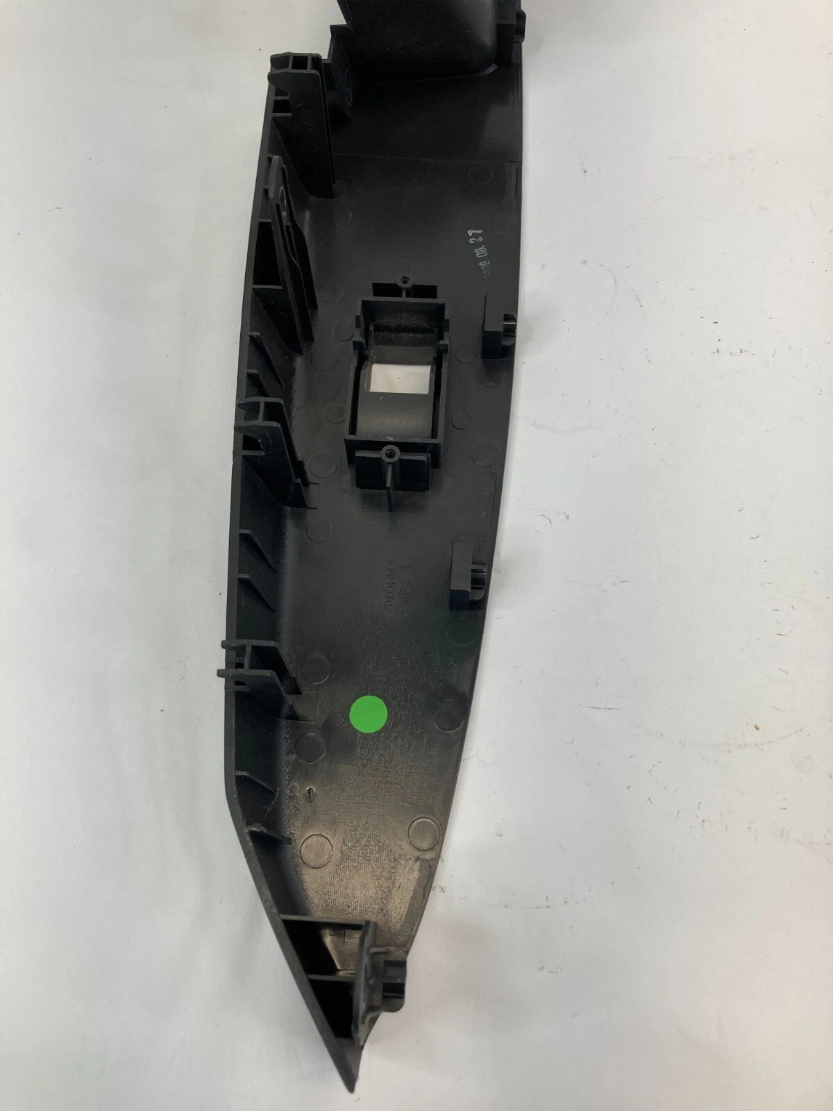 08-10 SATURN VUE FRONT RIGHT SIDE DOOR WINDOW SWITCH BEZEL COVER TRIM 201004044