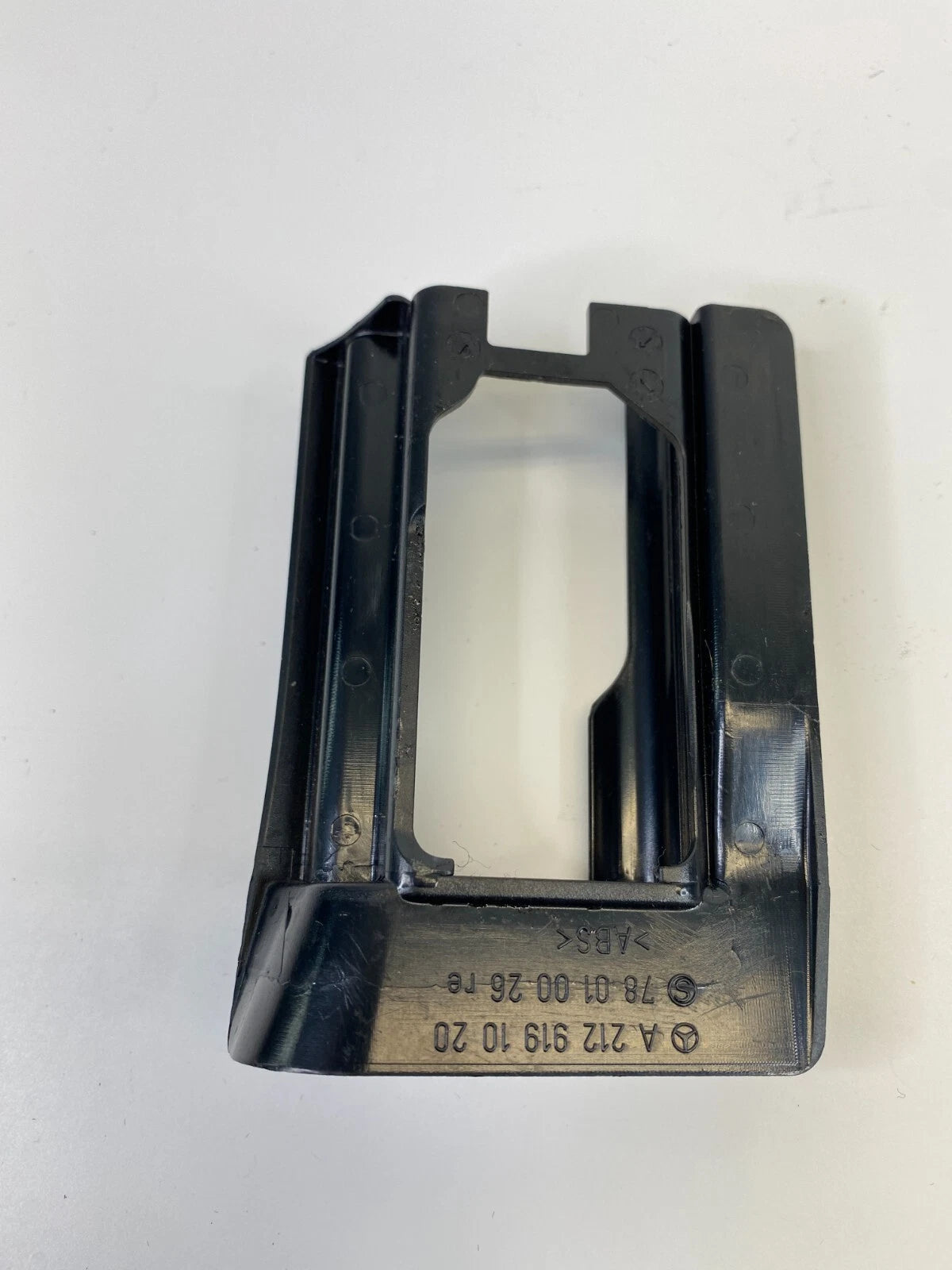 2010-2016 MERCEDES-BENZ E350 FRONT RIGHT SEAT TRACK INNER COVER TRIM 2129191020