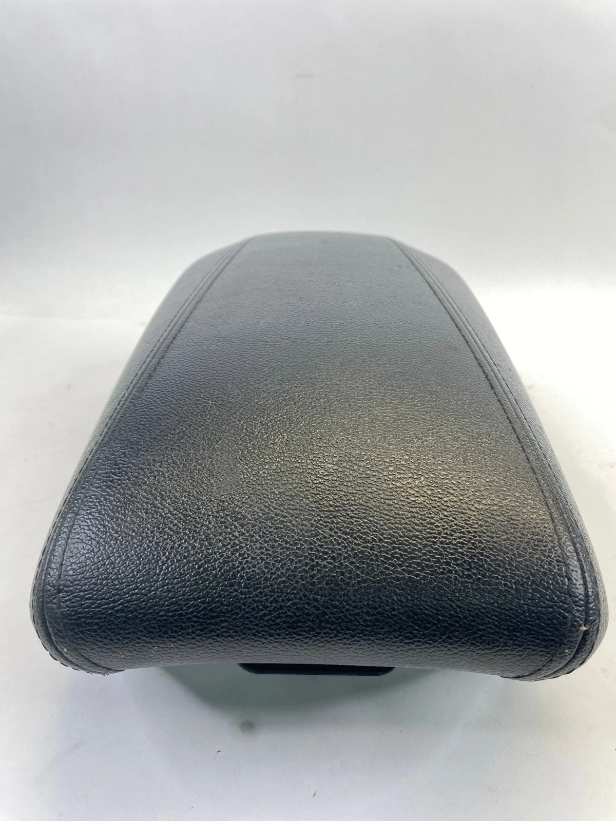 2011-2015 HYUNDAI SONATA CENTER CONSOLE ARMREST LID COVER CONSOLE OEM 846603S000