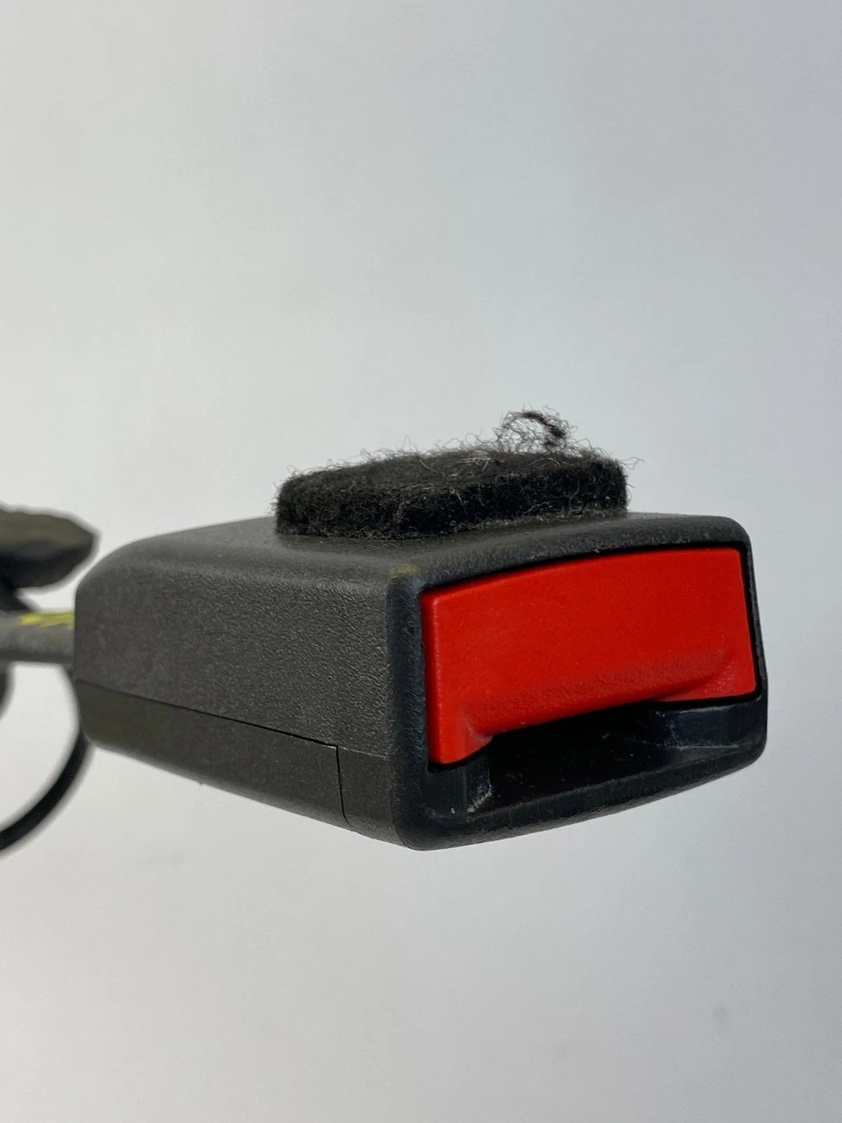 2012-2017 CHEVROLET EQUINOX FRONT LEFT SEAT BELT BUCKLE RECEPTACLE OEM 22906764