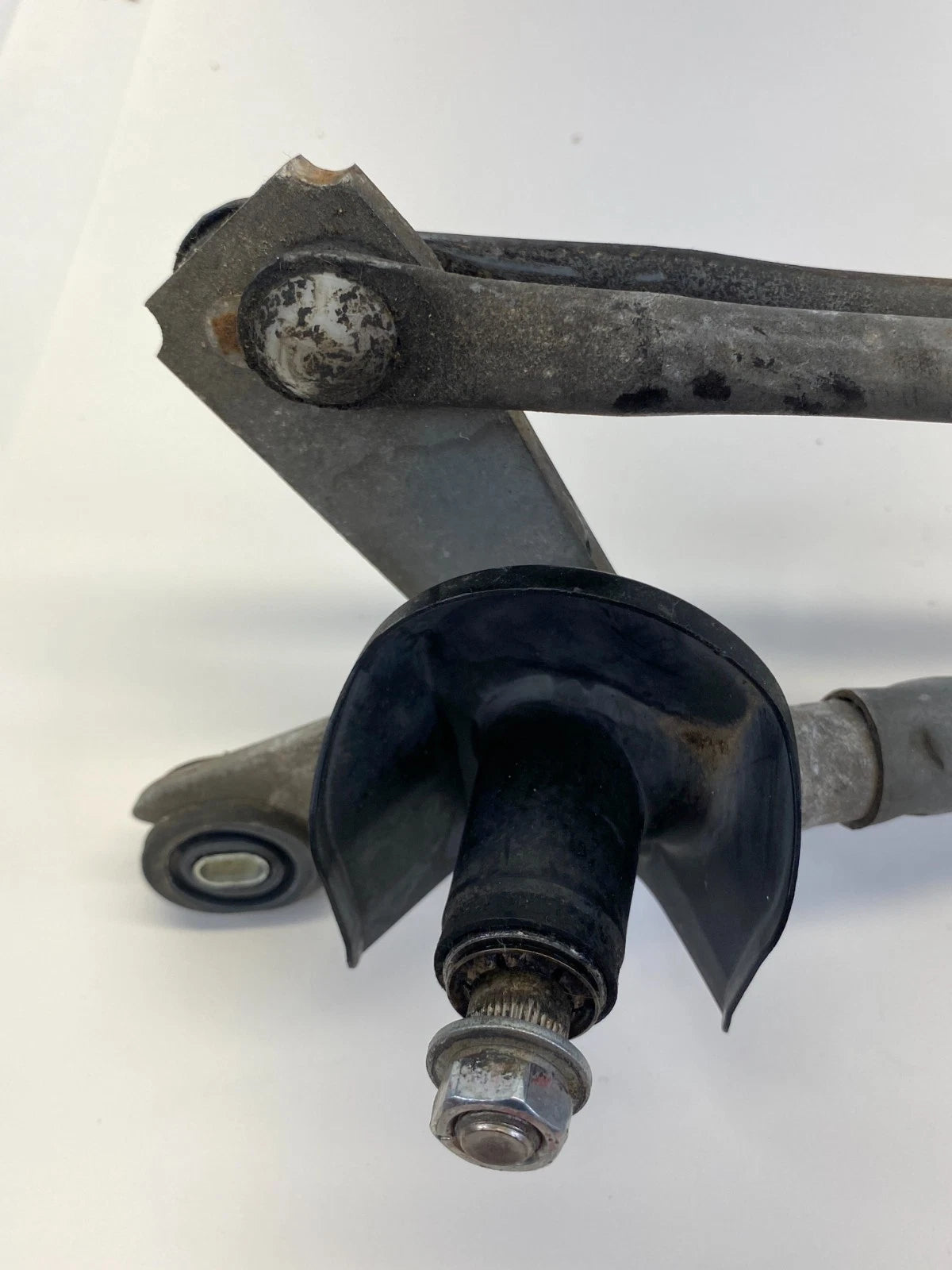 07-11 TOYOTA YARIS HTCHBCK FRONT WINDSHIELD WIPER MOTOR W LINKAGE 8511052510 OEM