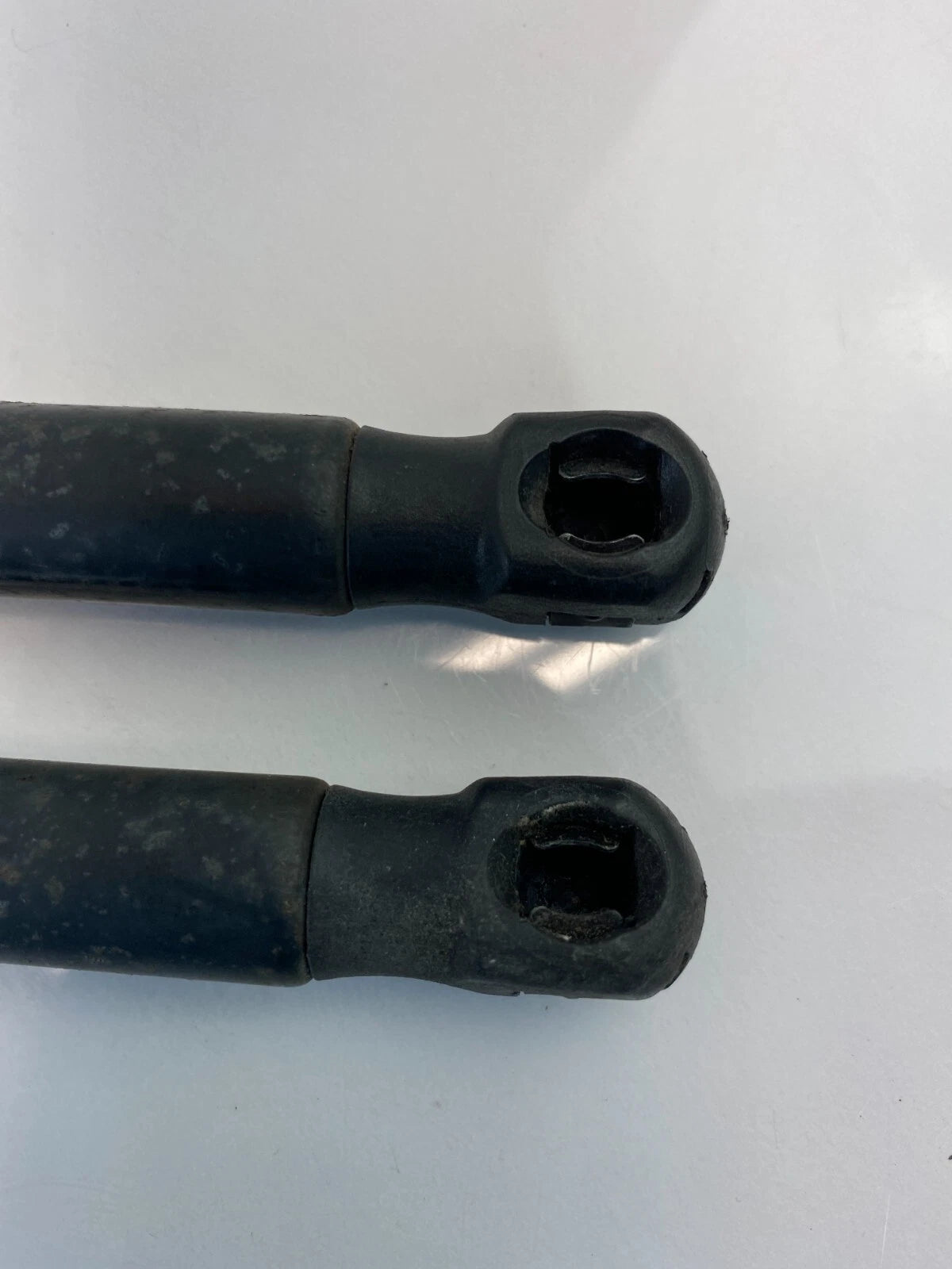 2001-2009 VOLVO S60 REAR TRUNK LIFTGATE SUPPORT SHOCK STRUT SET PAIR 30799160