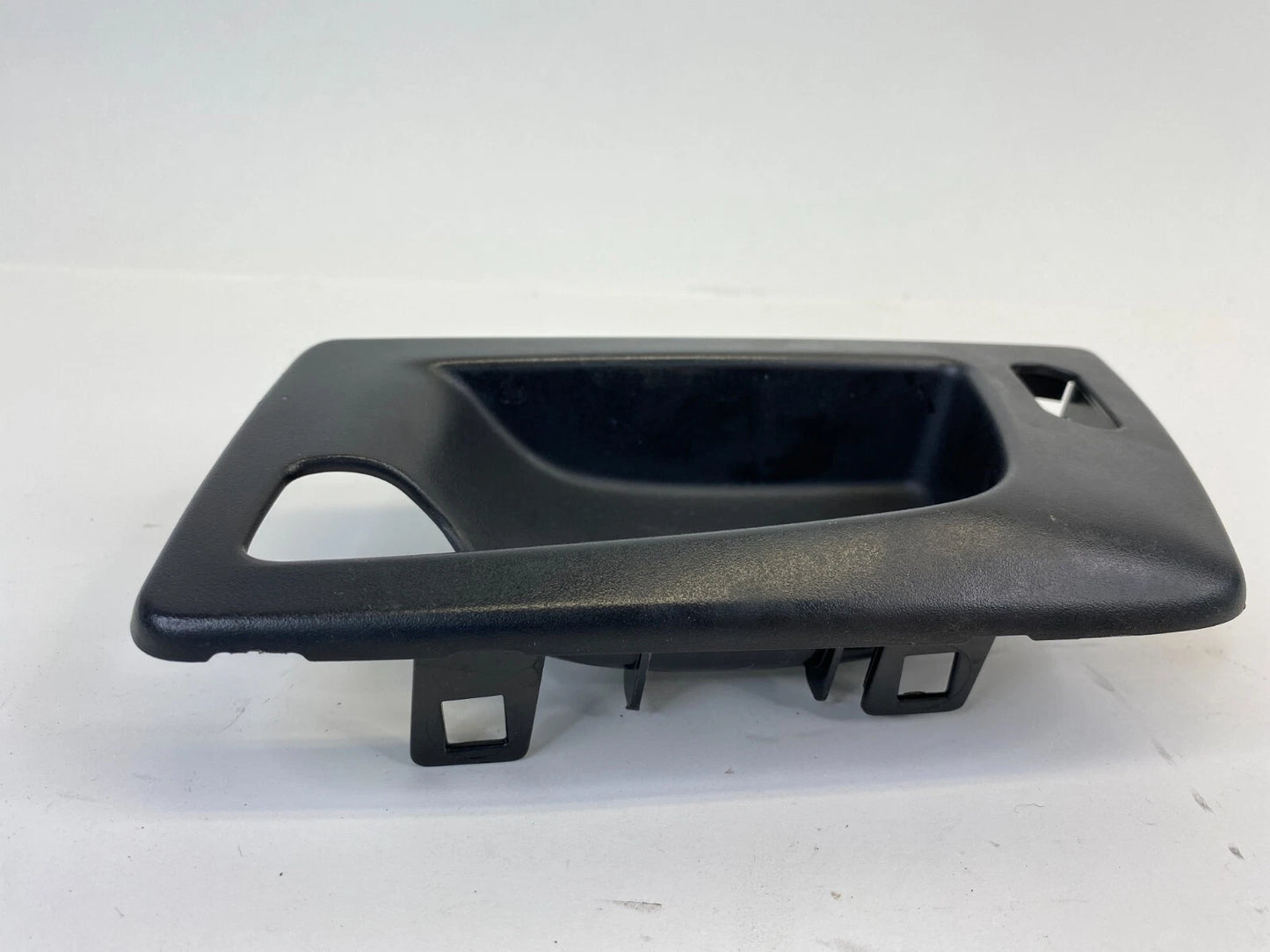04-06 CADILLAC SRX 03-07 CTS FR LEFT DOOR INNER HANDLE BEZEL TRIM OEM 25752963