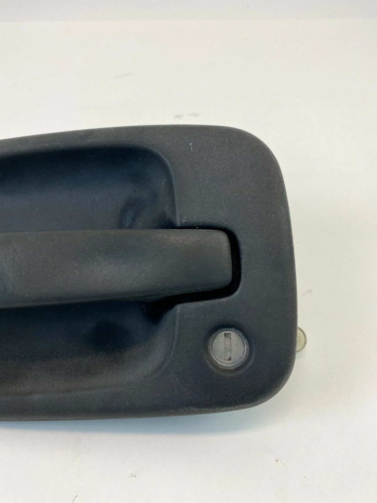 2005-2007 SATURN RELAY FRONT LEFT DRIVER SIDE EXTERIOR DOOR HANDLE ASSEMBLY OEM