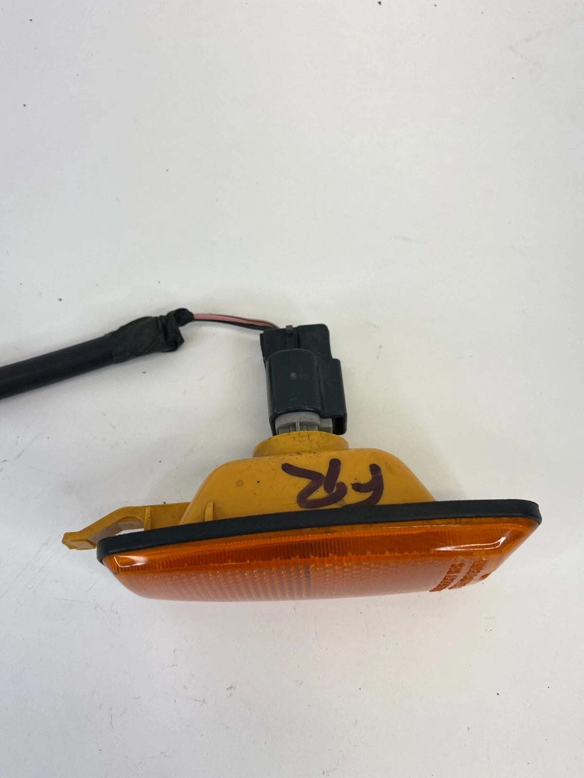 2005-2009 HYUNDAI TUCSON FR RIGHT BUMPER MOUNTED SIDE MARKER LIGHT OEM FACTORY