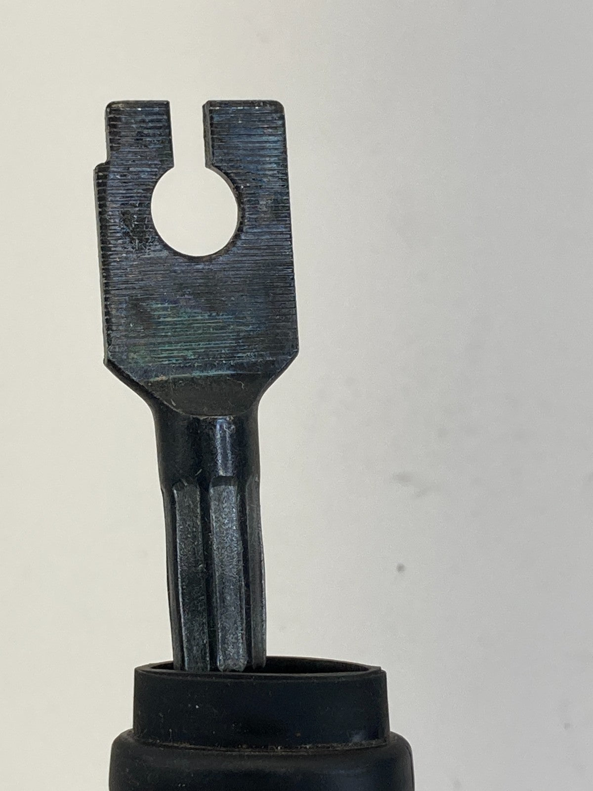 2011-2014 Hyundai Sonata Front Right Seat Belt Buckle Tensioner 34098740G