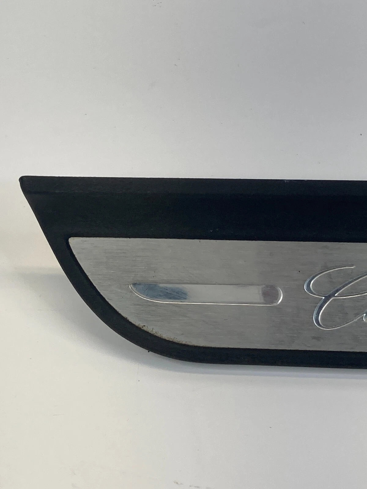2005-2011 CADILLAC STS REAR RIGHT SIDE DOOR SILL SCUFF STEP PLATE TRIM 25762034