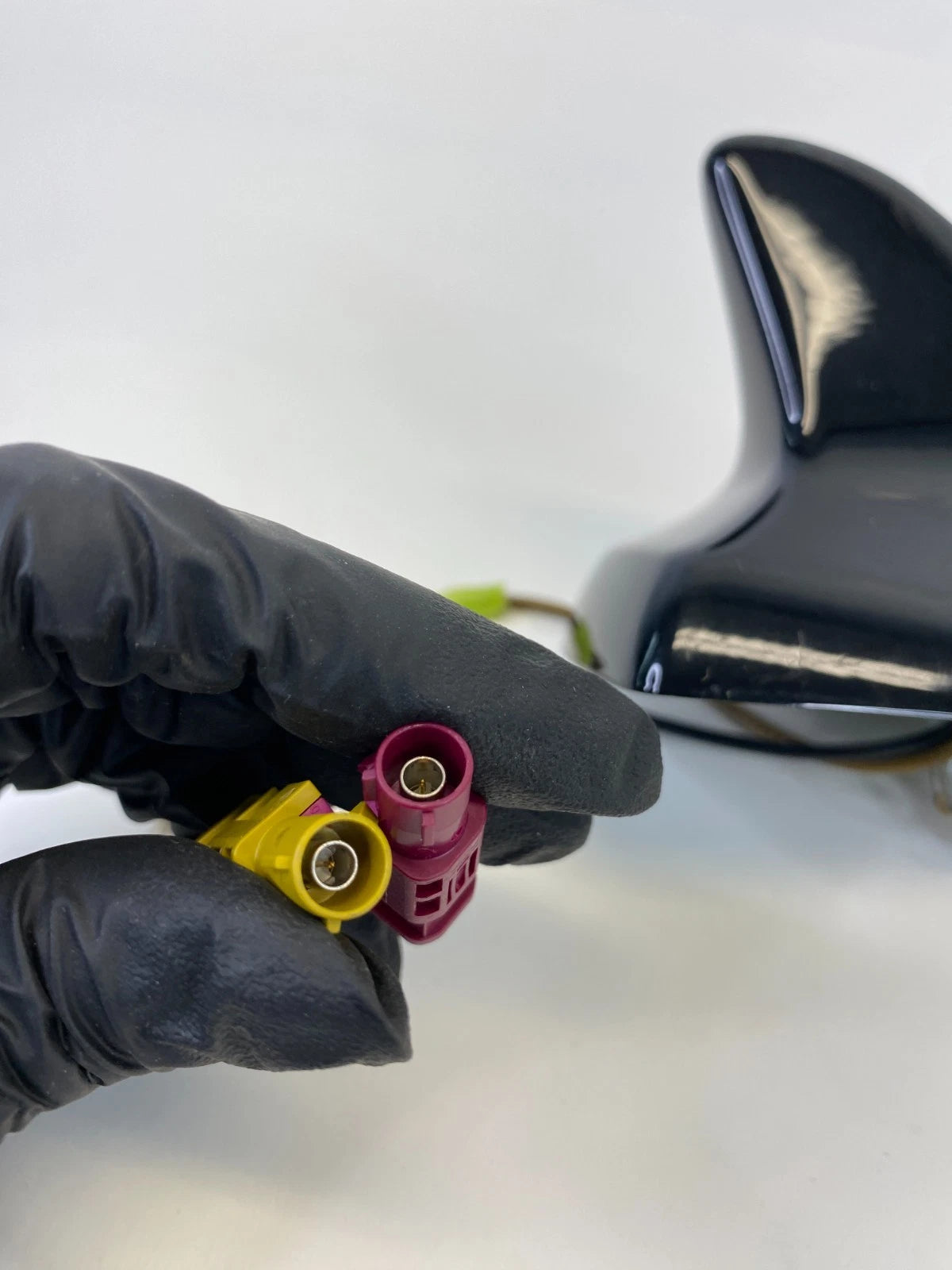 2013 2014 CADILLAC ATS ROOF MOUNT RADIO ANTENNA FIN SHARK 22765857 OEM