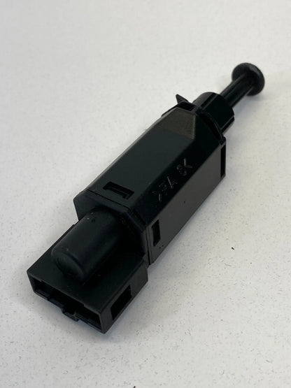 1998-2001 VOLKSWAGEN NEW BEETLE BRAKE LIGHT SWITCH SENSOR 927189D OEM
