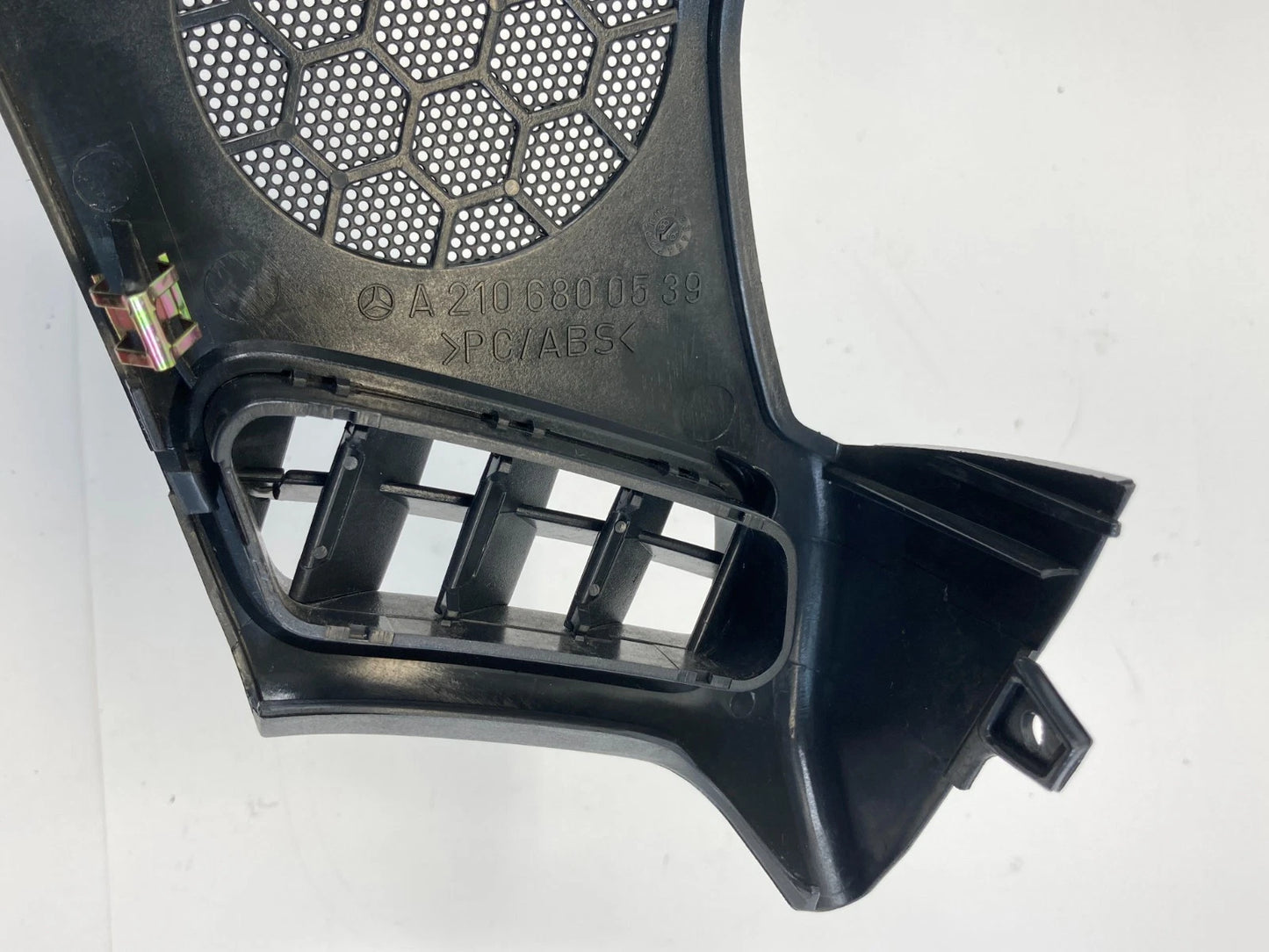 98-02 MERCEDES-BENZ E430 DASH LEFT SPEAKER GRILLE AIR VENT TRIM A210-680-05-39