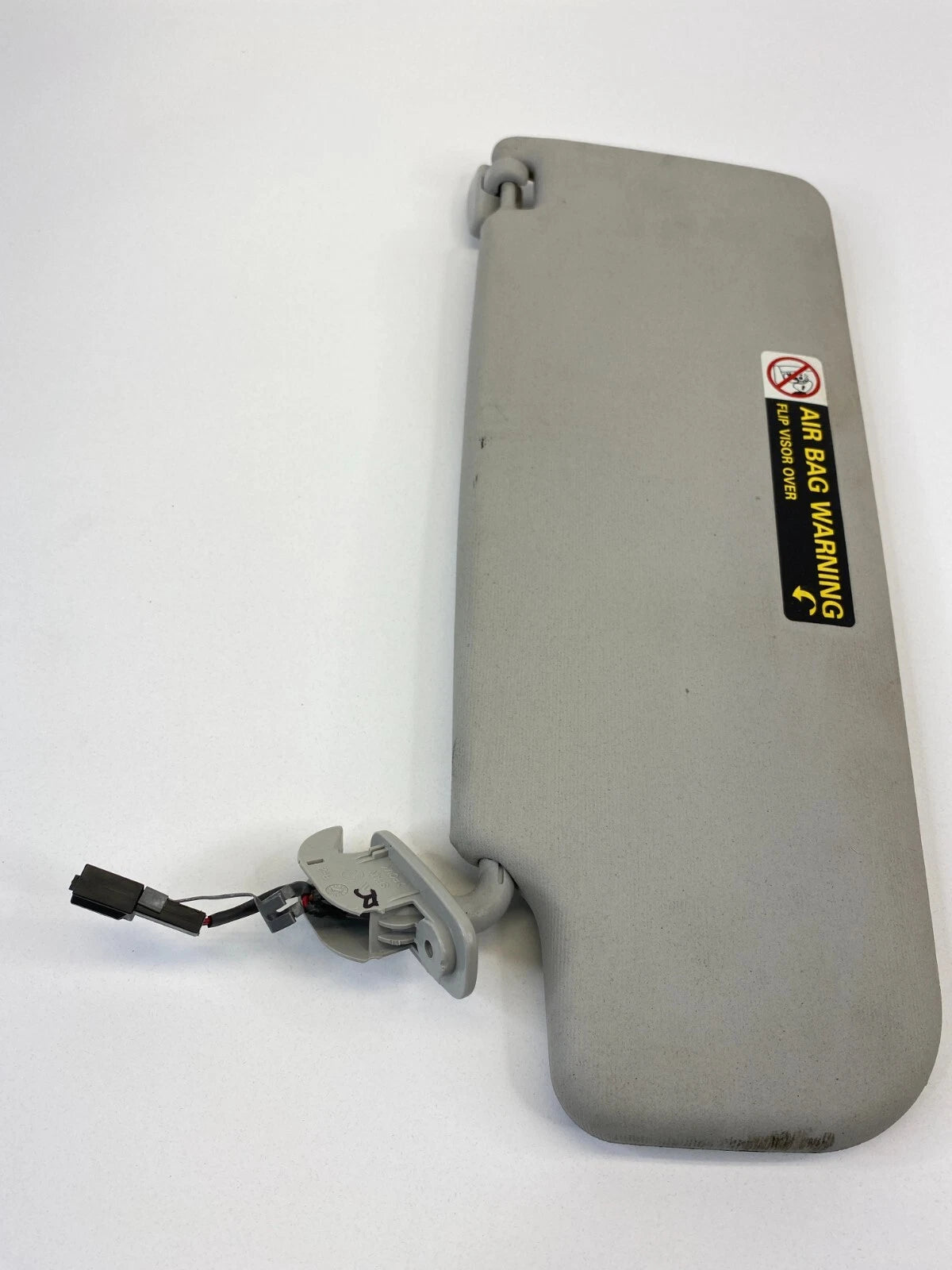 99-00 VOLKSWAGEN NEW BEETLE RIGHT PASSENGER SIDE SUNVISOR SUN VISOR SHADE OEM