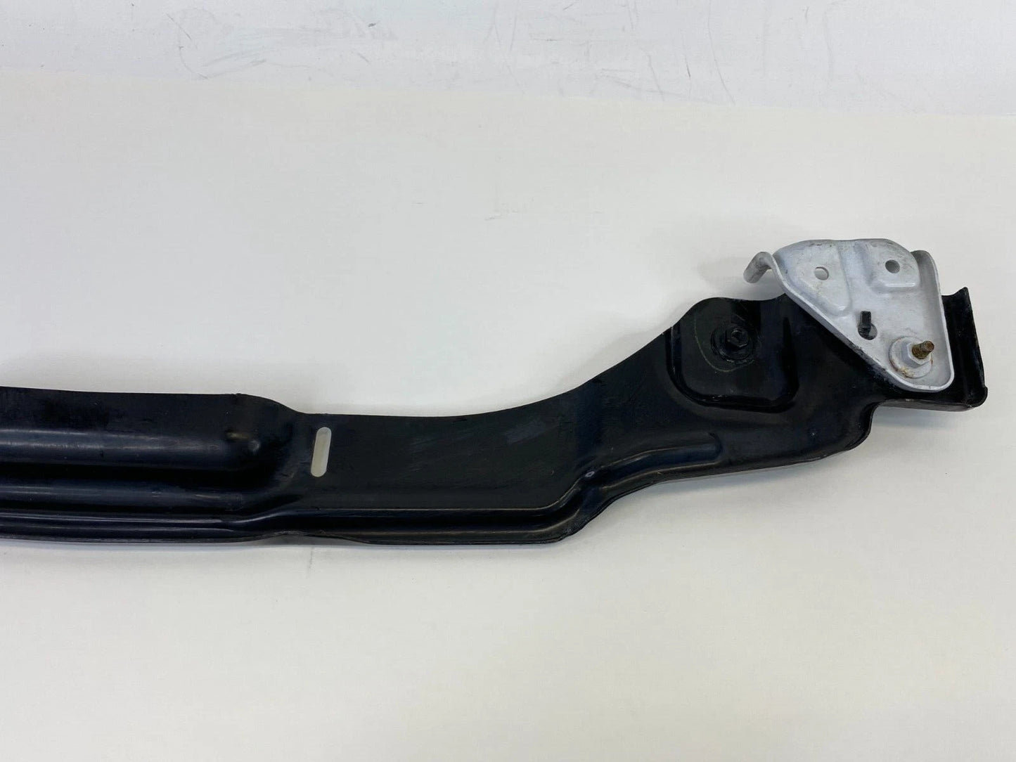 2012-2016 CHEVROLET SONIC FRONT GRILLE BUMPER MOUNT BRACKET SUPPORT 95026539 OEM