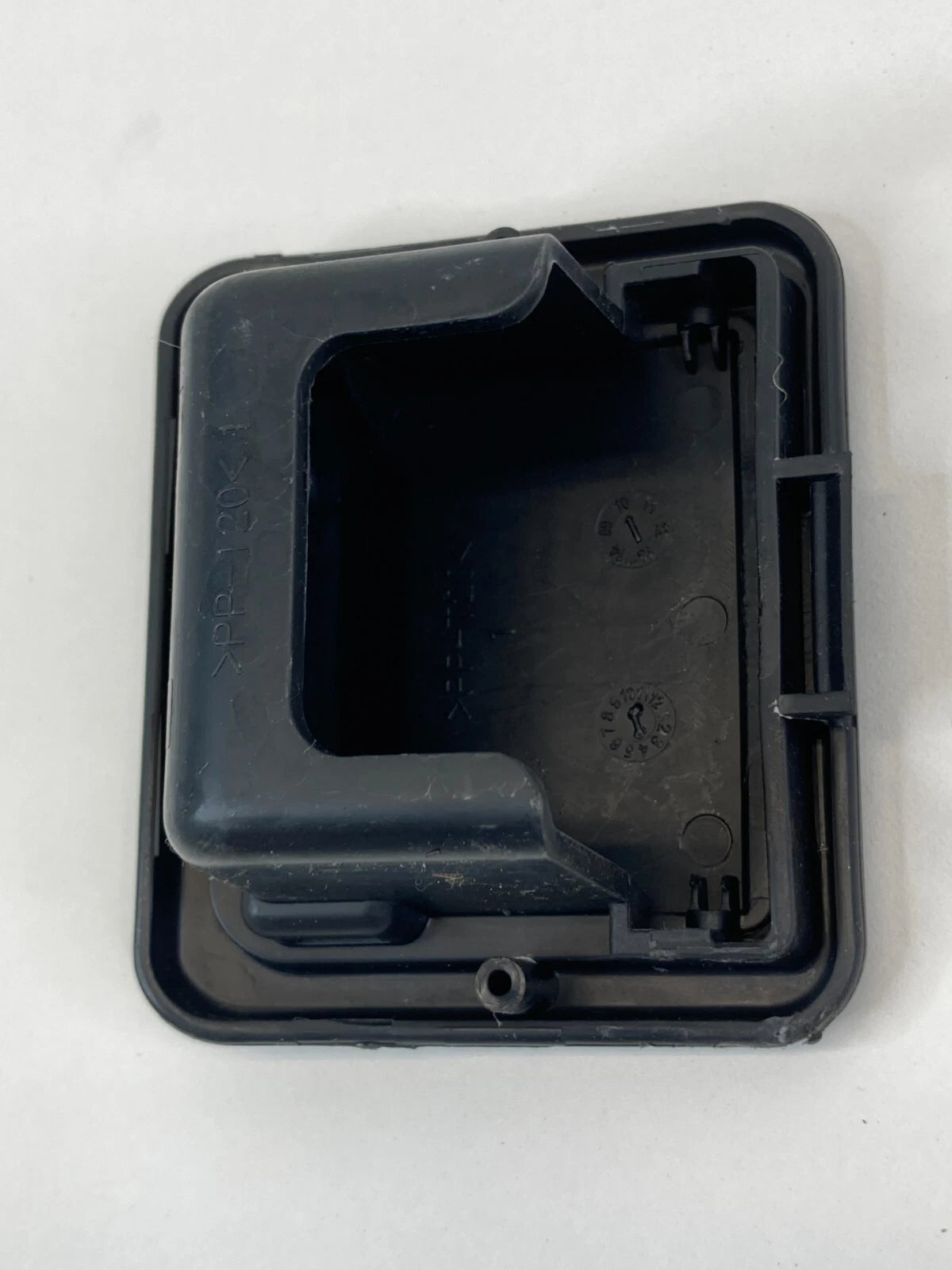 11-14 HYUNDAI SONATA BACK DECK SEAT CHILD SAFETY ANCHOR HOOK COVER TRIM OEM