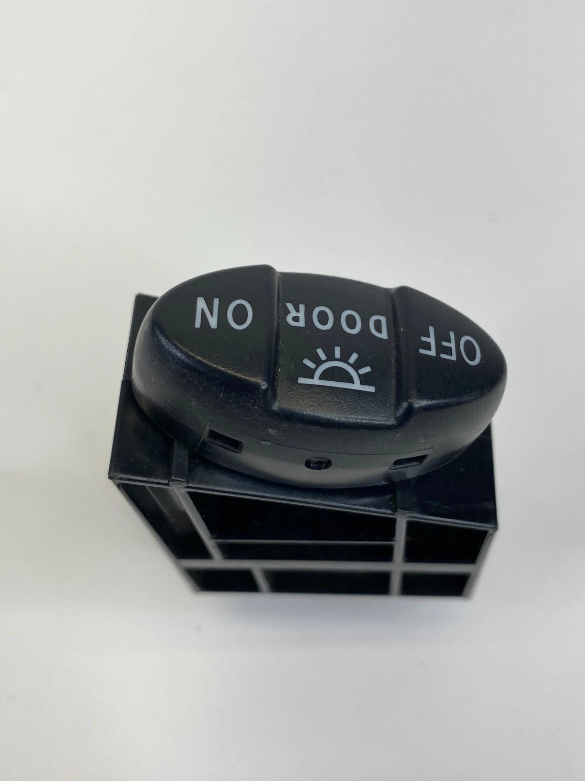 2004-2010 TOYOTA SIENNA INTERIOR DOME LIGHT LAMP CONTROL SWITCH 191502 OEM