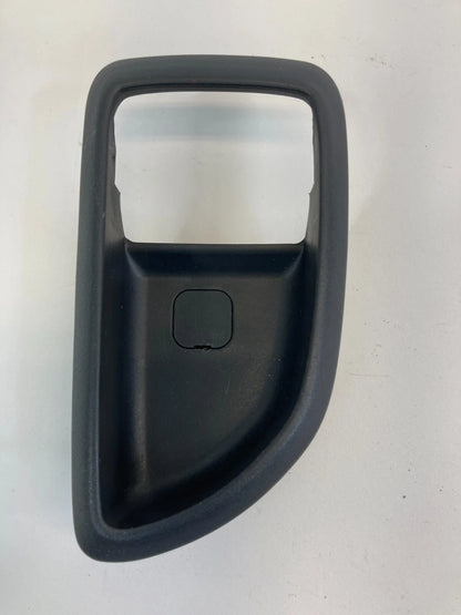 10-13 KIA SOUL FRONT RIGHT SIDE INNER DOOR HANDLE COVER BEZEL TRIM 82611-2K100