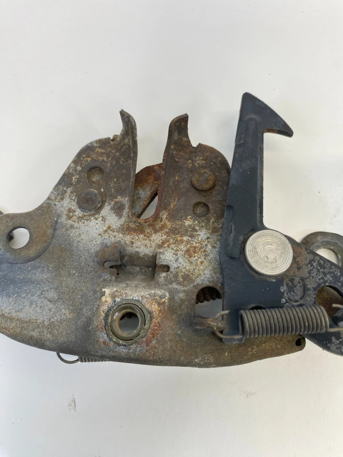 2000 2001 2002 2003 2004 NISSAN XTERRA HOOD LOCK LATCH RELEASE OEM