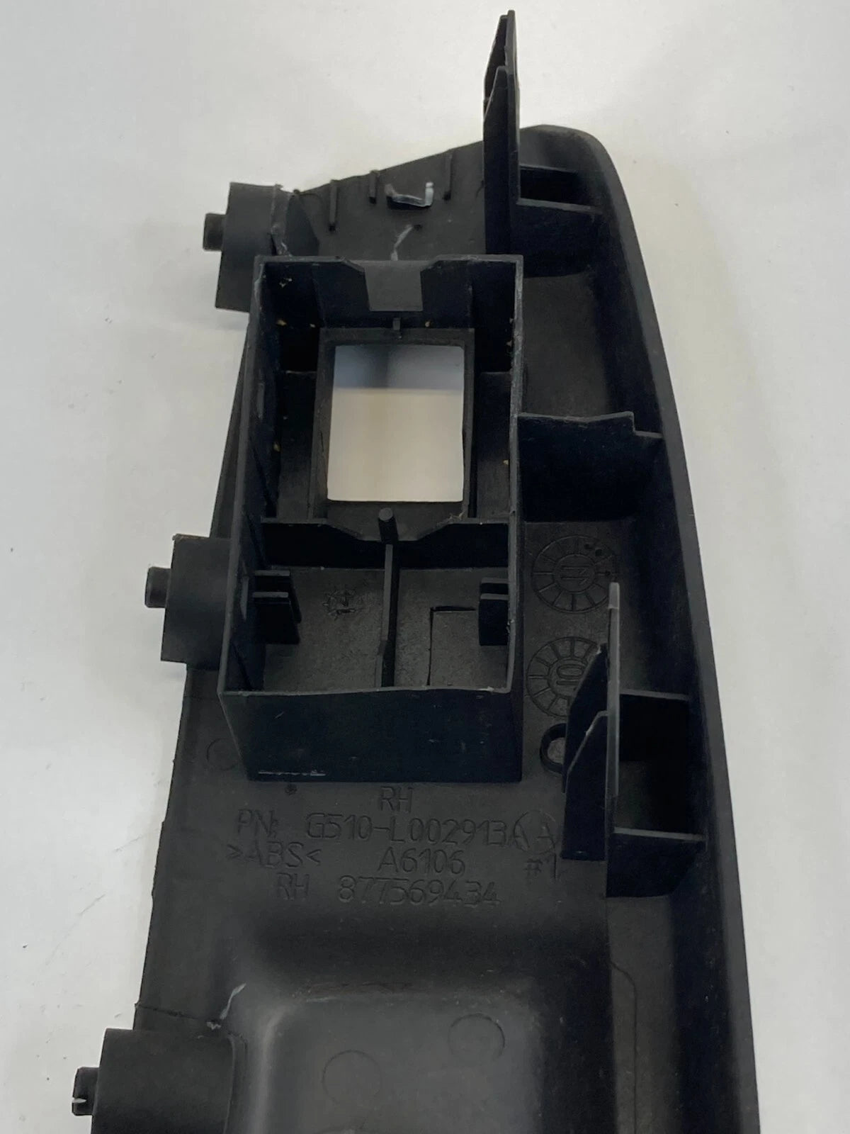 2011-2016 CHEVROLET CRUZE REAR RIGHT SIDE WINDOW SWITCH COVER BEZEL 87756943