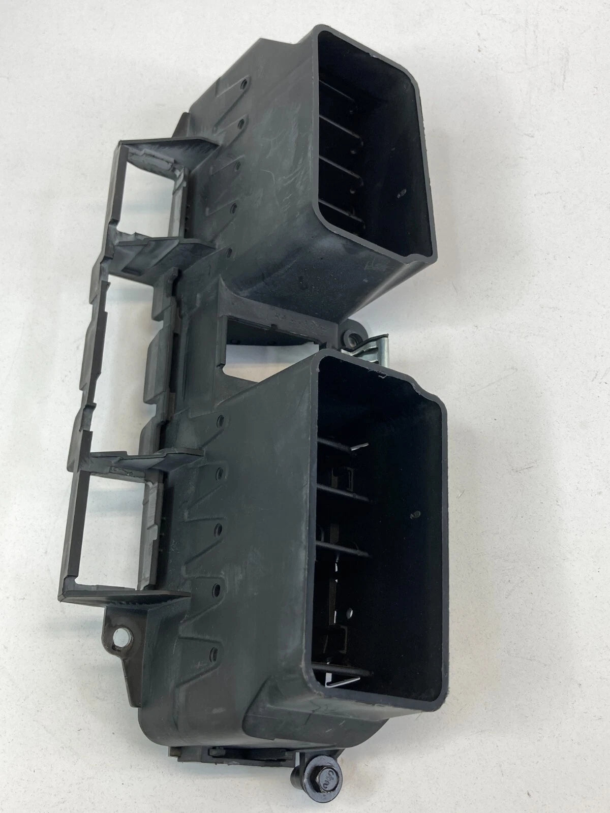 2006 Pontiac Torrent Center Dash Dashboard A/C Air Vent Grille Outlet 15848401