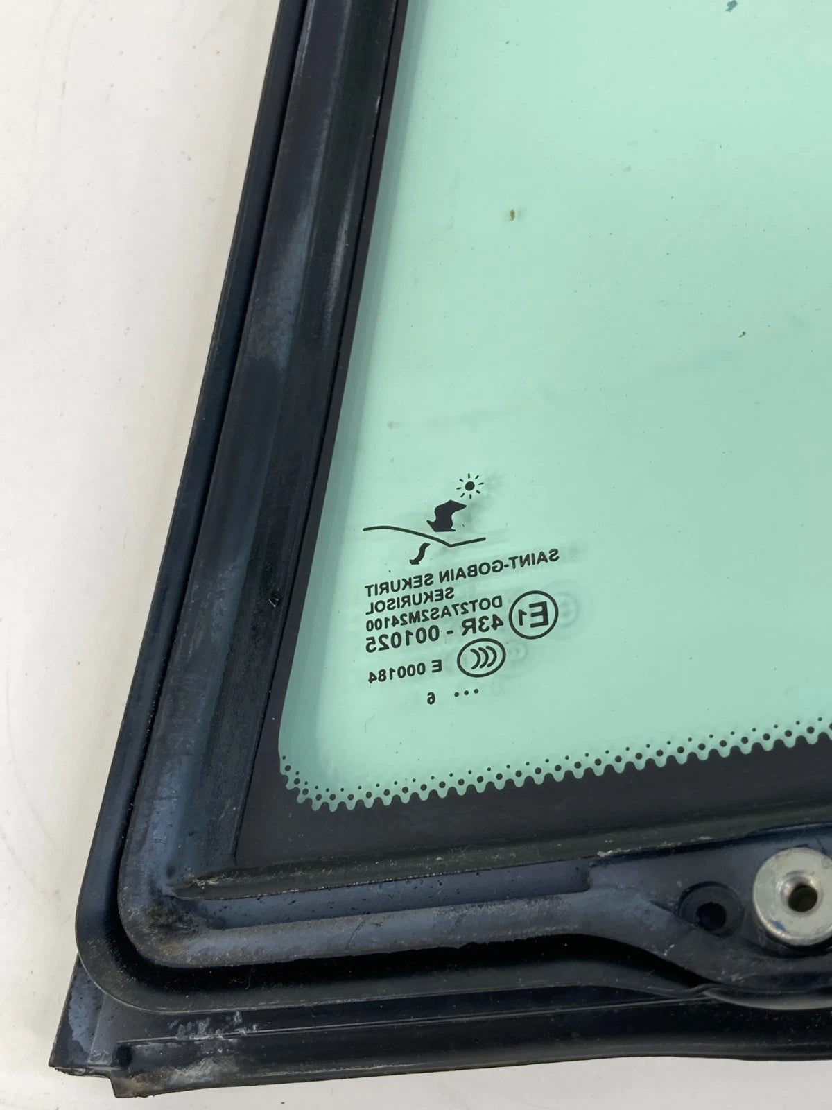 2003-2011 SAAB 9-3 REAR RIGHT DOOR WINDOW GLASS VENT QUARTER PANEL E143R-001025