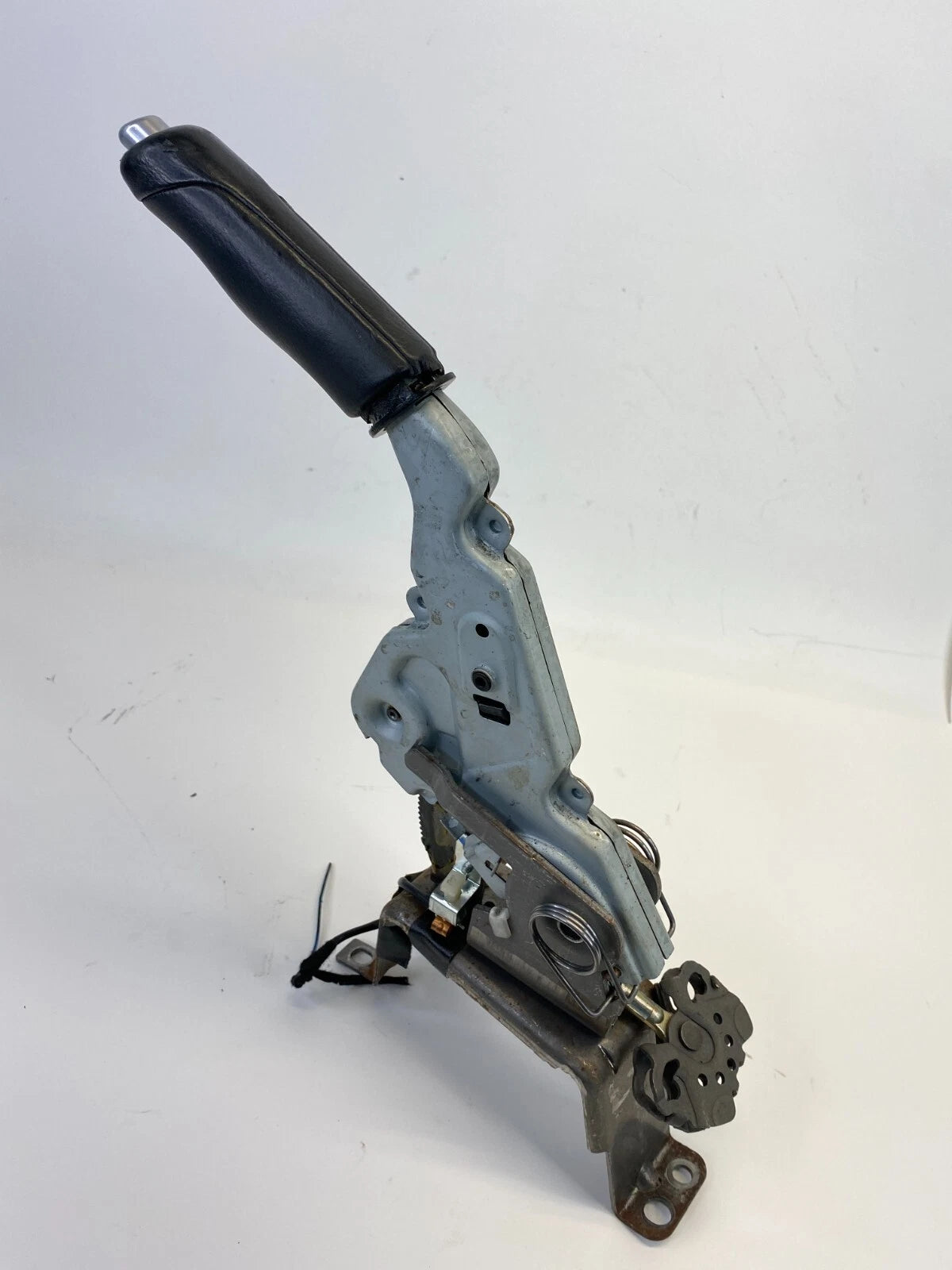 2004-2006 LAND ROVER RANGE ROVER EMERGENCY PARKING BRAKE HANDLE LEVER ASSY OEM