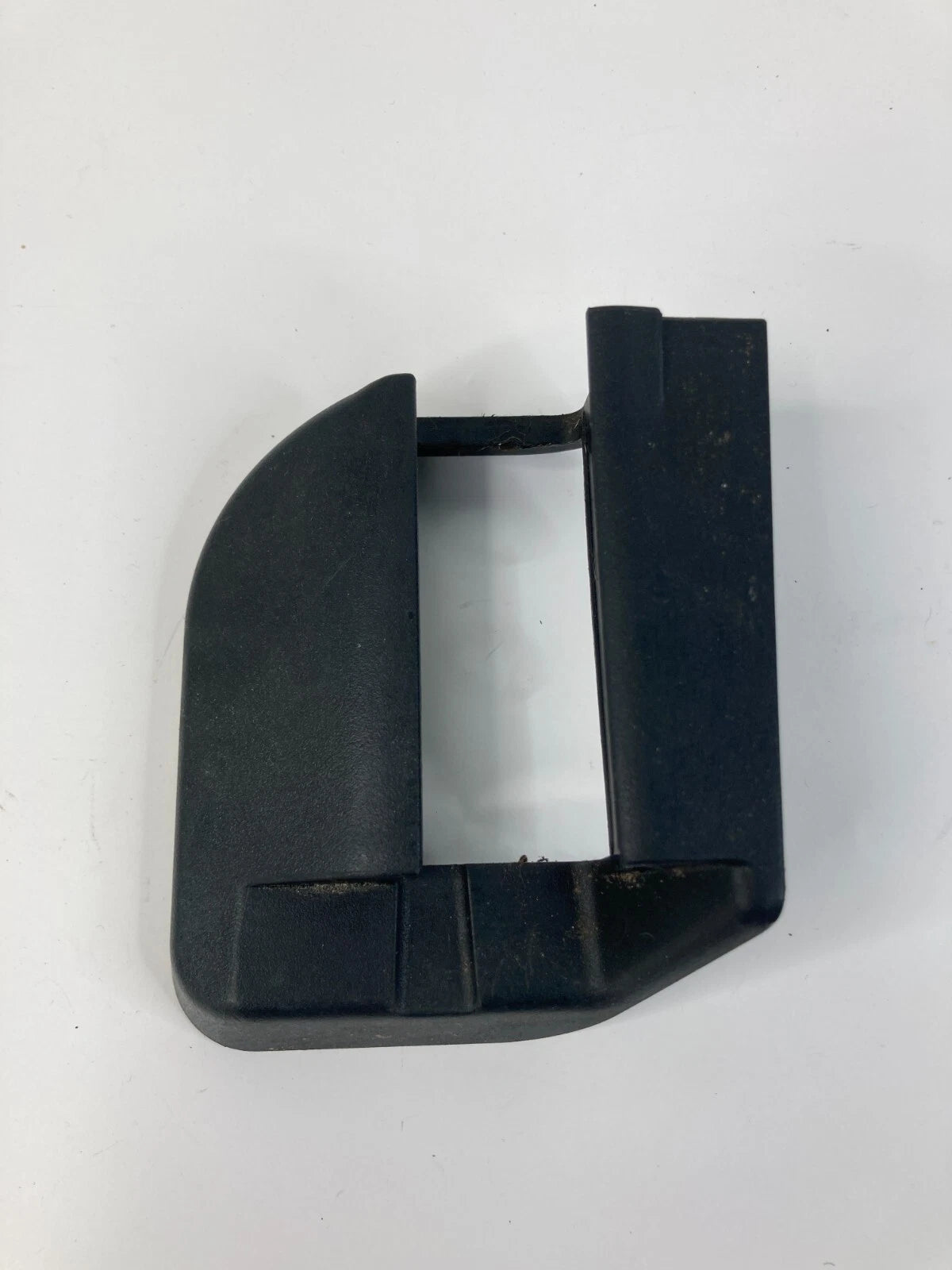 2006 2007 MERCEDES-BENZ ML 500 FRONT RIGHT PASSENGER SIDE SEAT TRACK COVER TRIM