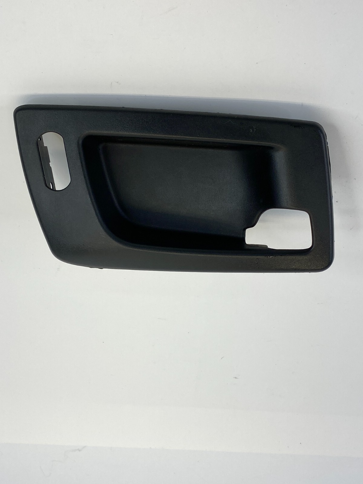 04-06 Cadillac SRX Front Right Side Interior Door Handle Bezel Trim 15824443 OEM