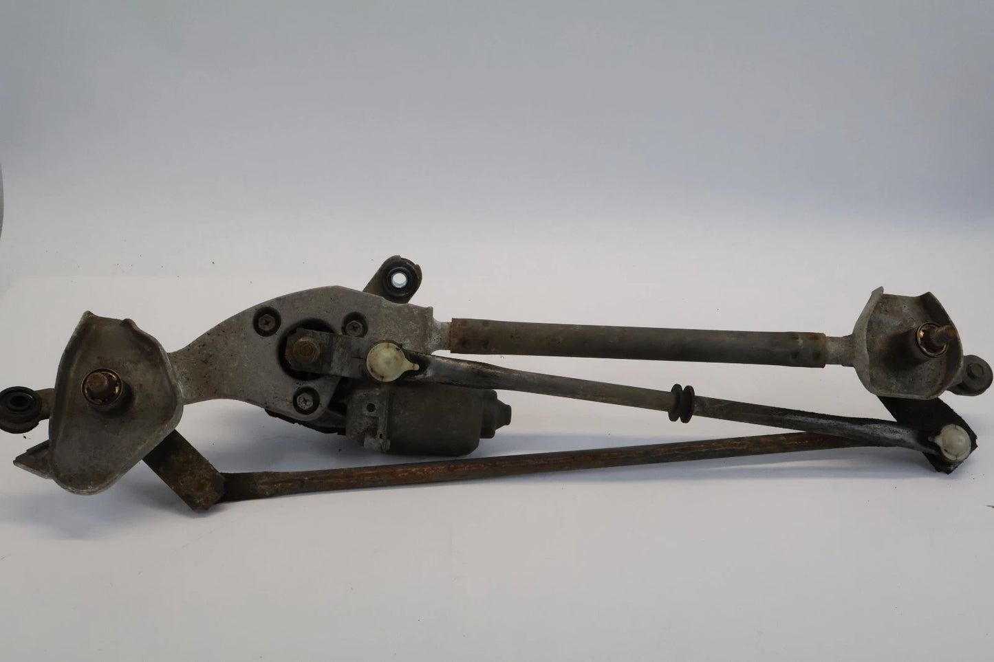 2010-2013 SUZUKI KIZASHI FRONT WINDSHIELD WIPER MOTOR W/ LINKAGE 38110-79J10