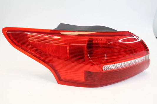 15-18 FORD FOCUS SEDAN REAR LEFT OUTER TAILLIGHT TAIL LAMP UNIT F1EB-13405-F OEM
