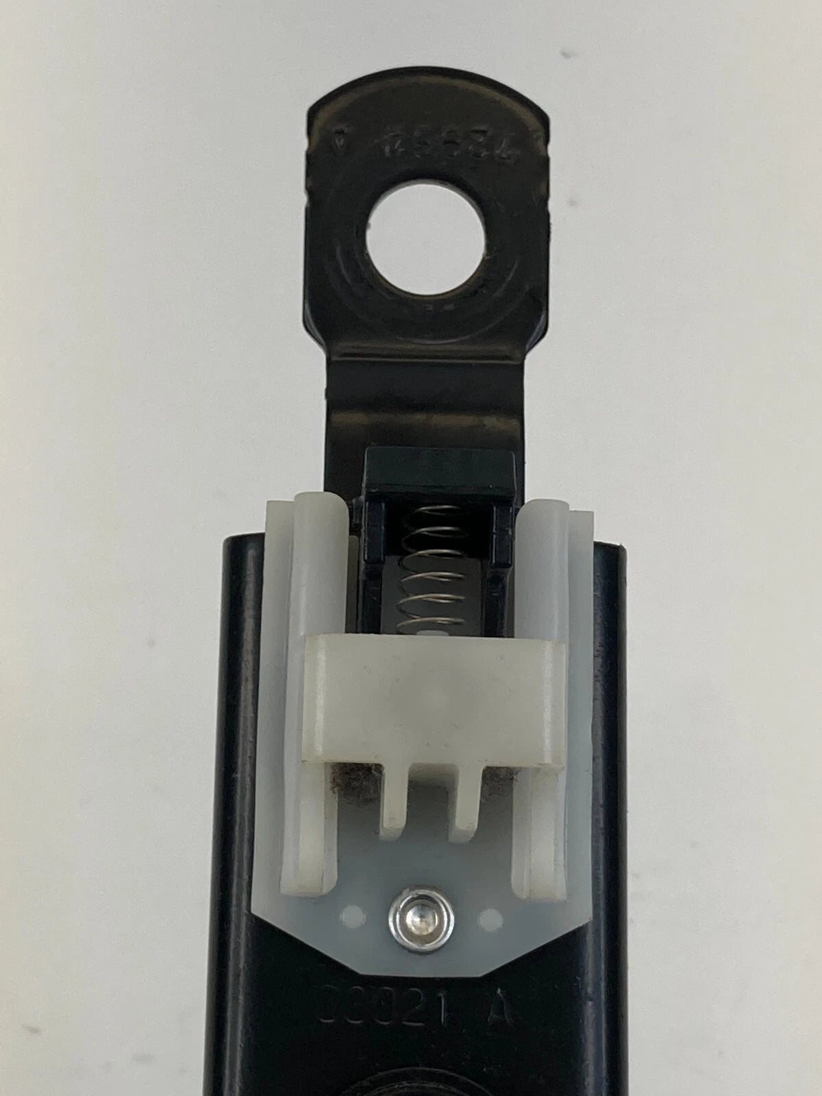 07-10 HYUNDAI ELANTRA FRONT LEFT DRIVER SIDE SEAT BELT ADJUSTER HEIGHT SUPPORT