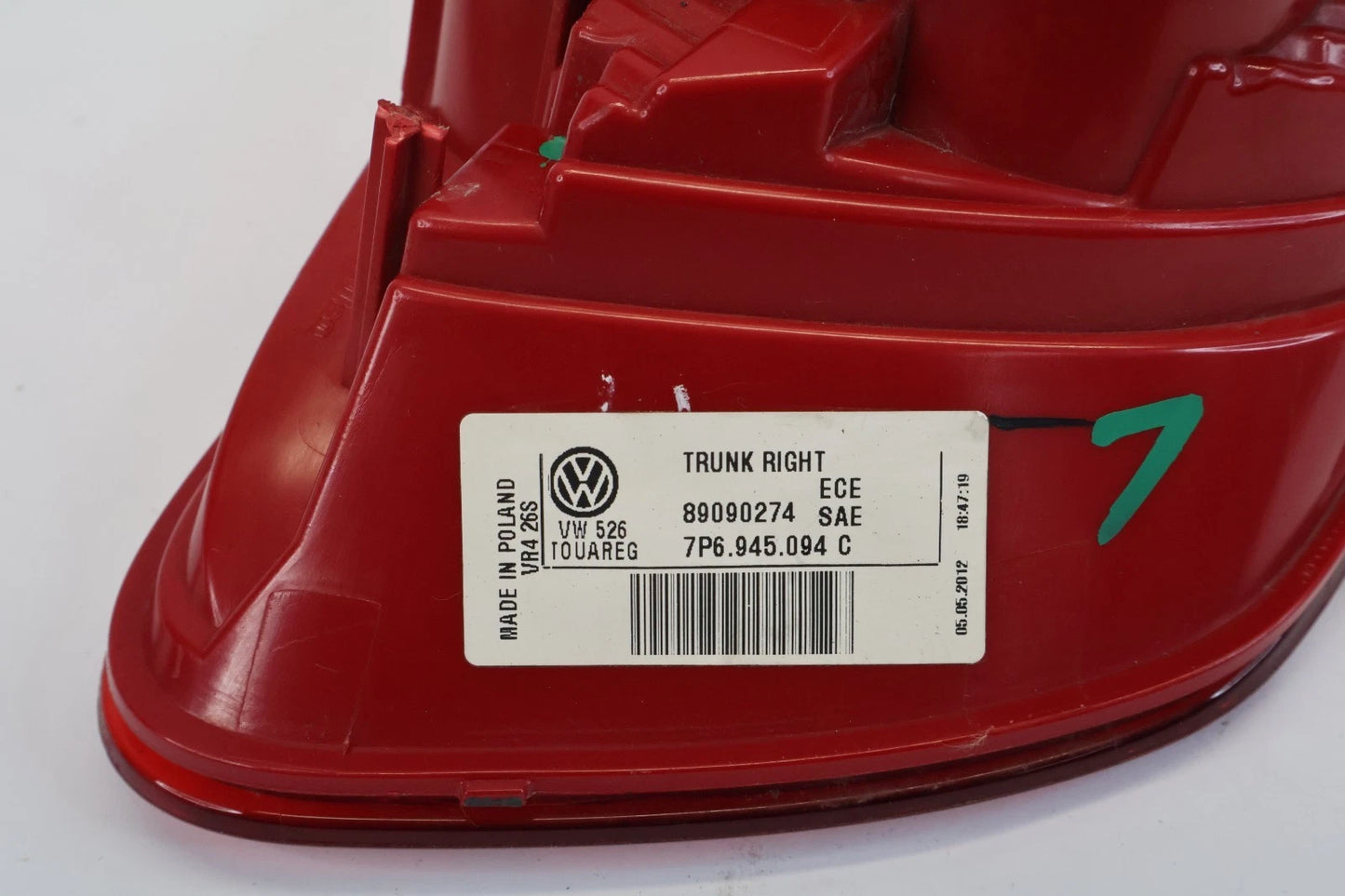 2011-2014 VW VOLKSWAGEN TOUAREG RIGHT TRUNK INNER TAILLIGHT 7P6-945-094-C OEM