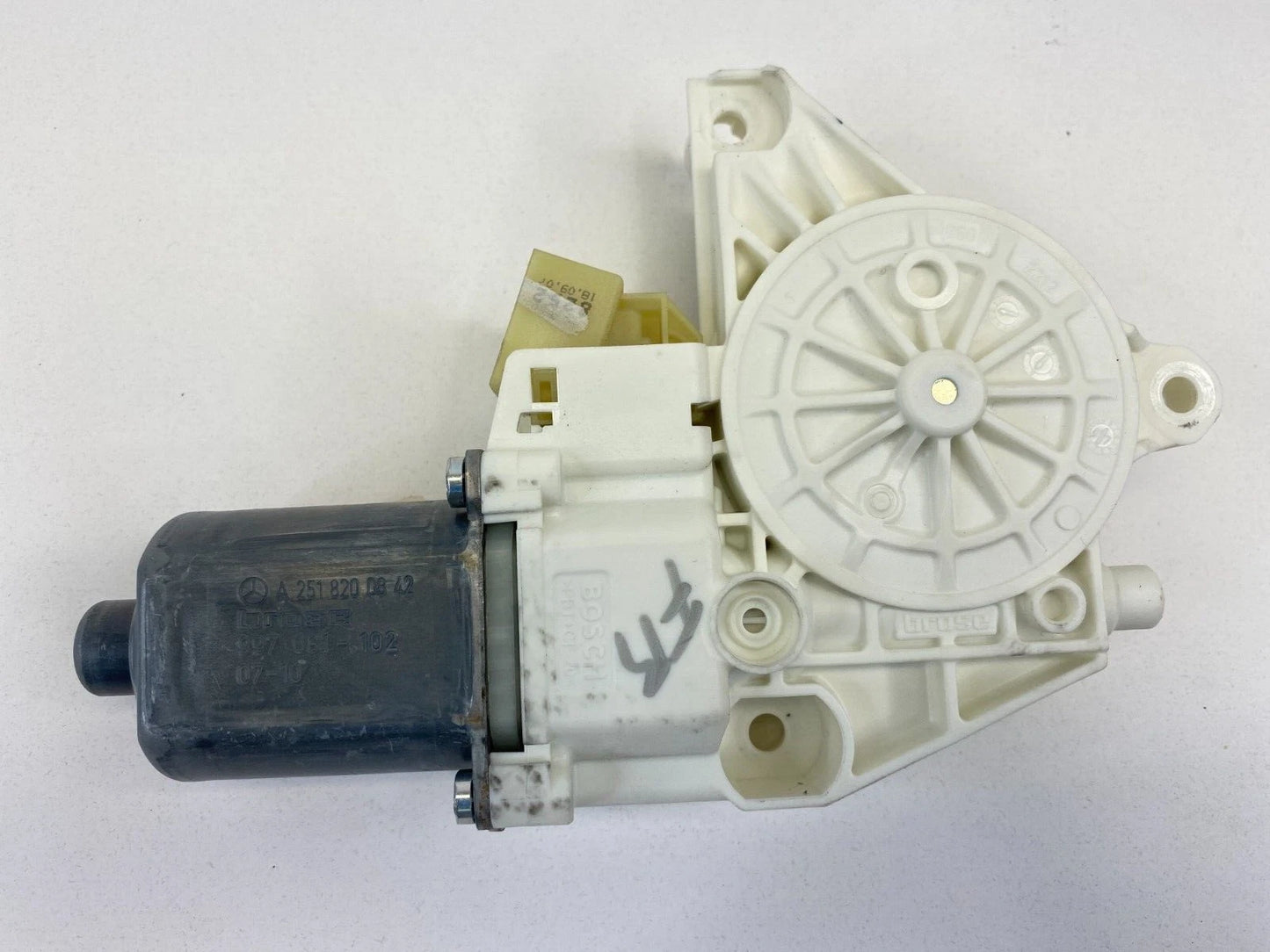 2006-2012 MERCEDES-BENZ R350 FRONT RIGHT SIDE DOOR POWER WINDOW MOTOR 2518200842