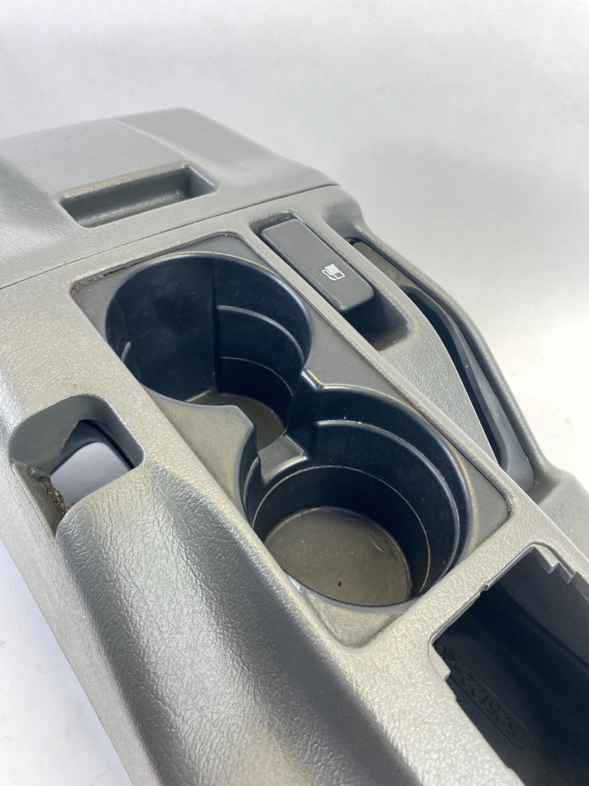 1995-2002 ISUZU TROOPER CENTER CONSOLE CUP HOLDER & STORAGE COMPARTMENT OEM
