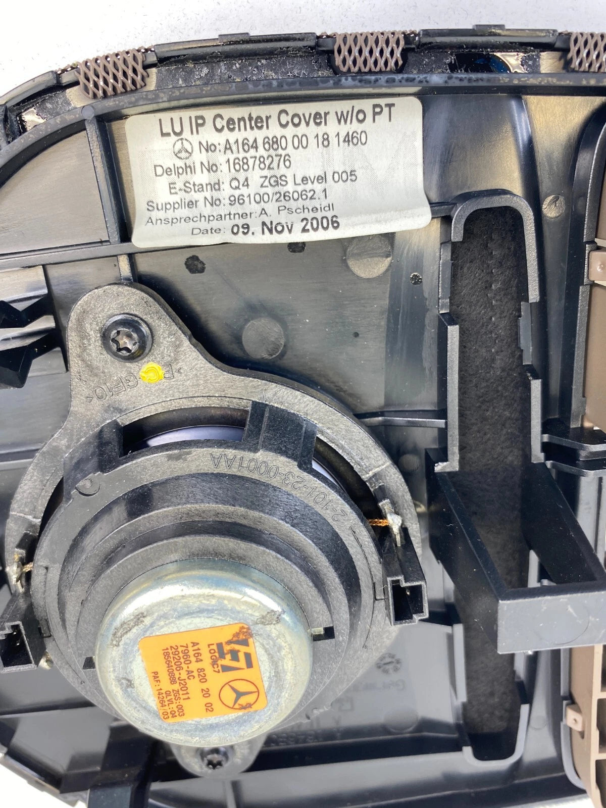 2006-2011 MERCEDES ML 350 CENTER DASH SPEAKER GRILLE COVER BEZEL A1648202002