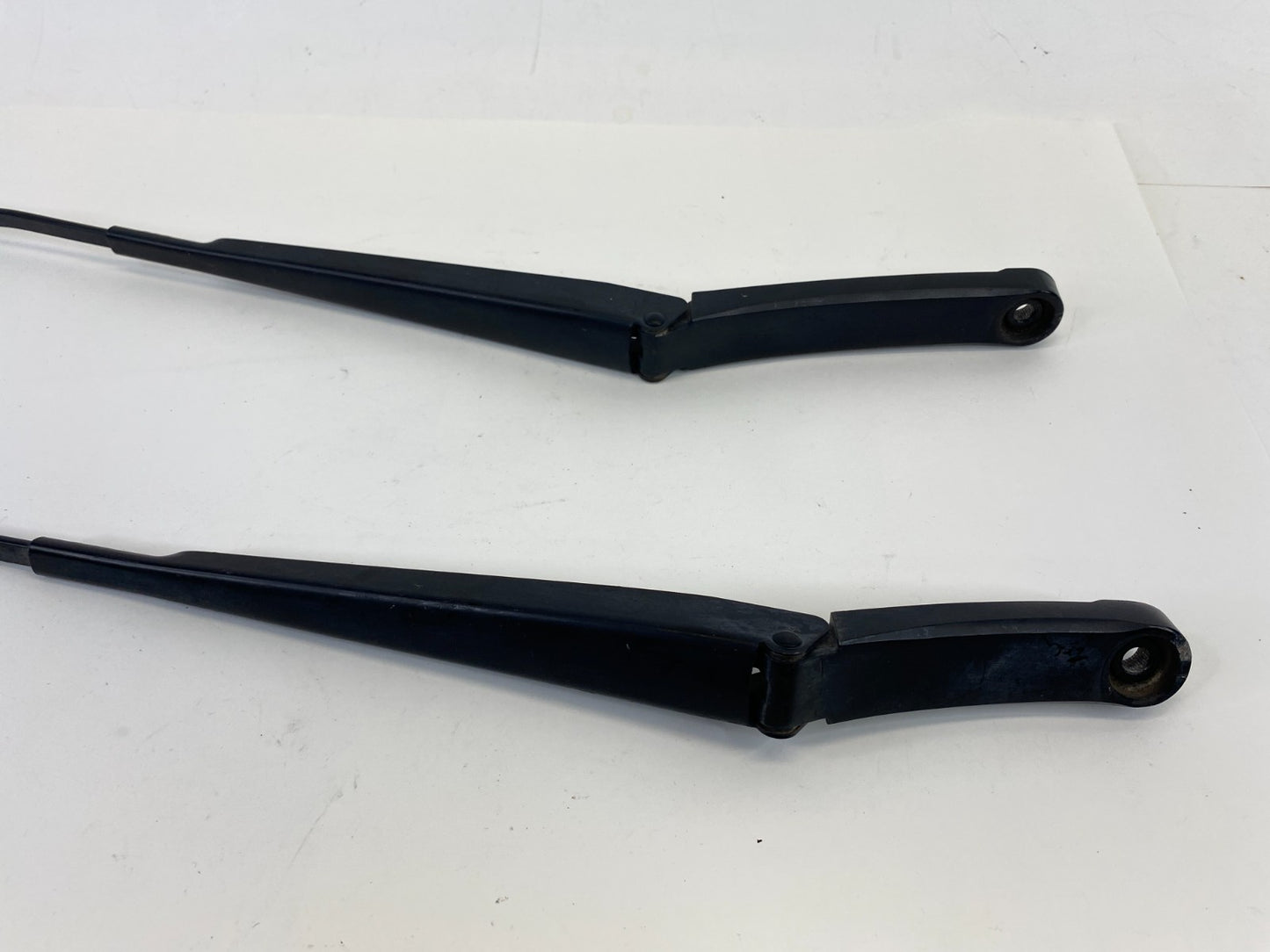 2009-2012 Volkswagen CC SEDAN Front Left & Right Side Windshield Wiper Arm OEM