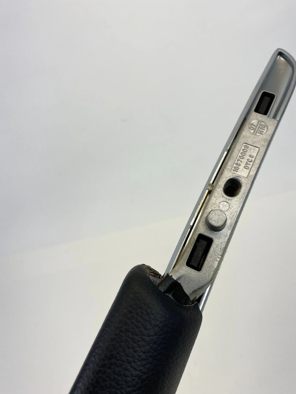 2006-2011 MERCEDES-BENZ ML350 CENTER CONSOLE LEFT SIDE GRAB HANDLE 16877324 OEM